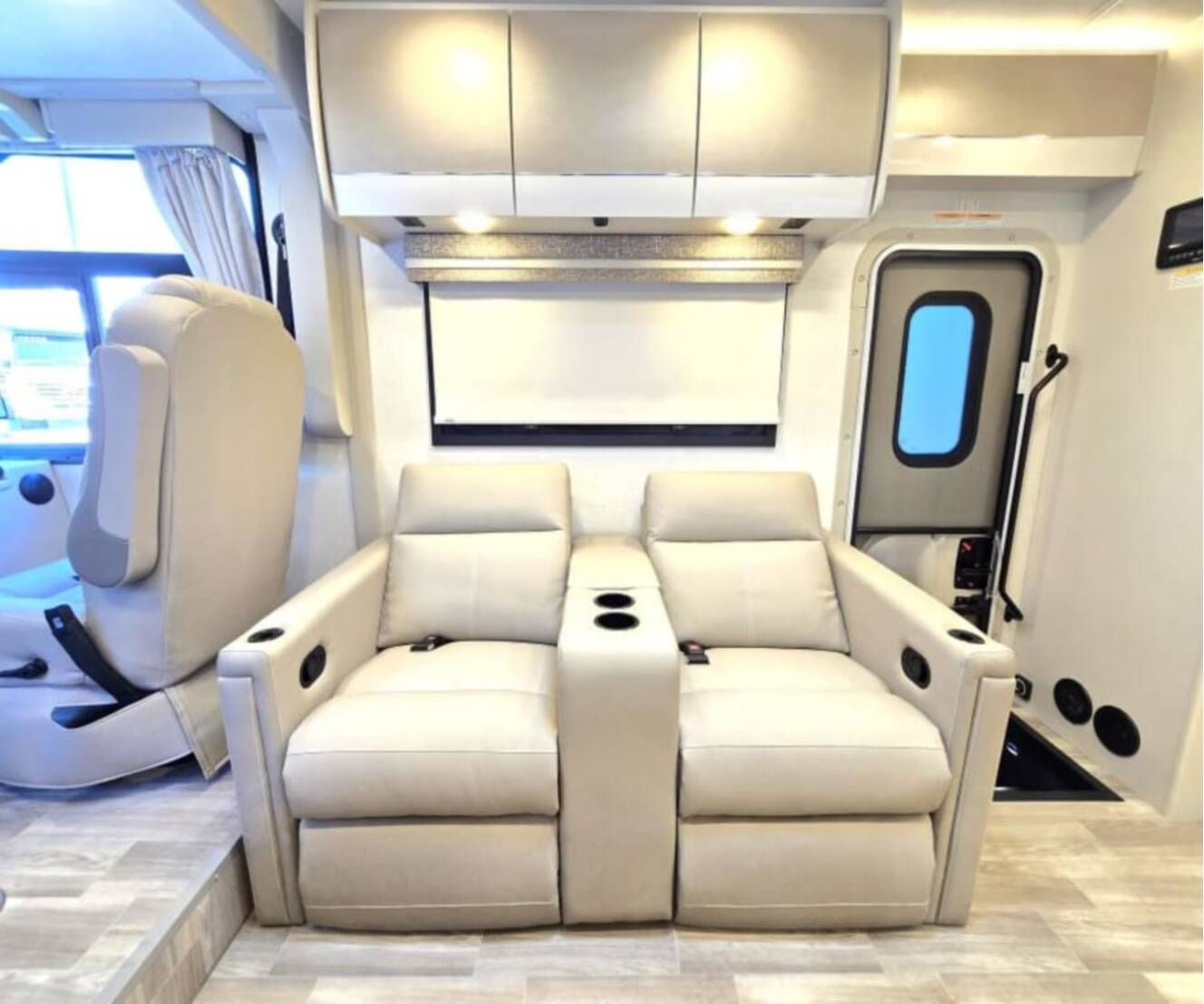 A photo of this 2026 Thor Motor Coach VEGAS 28.1