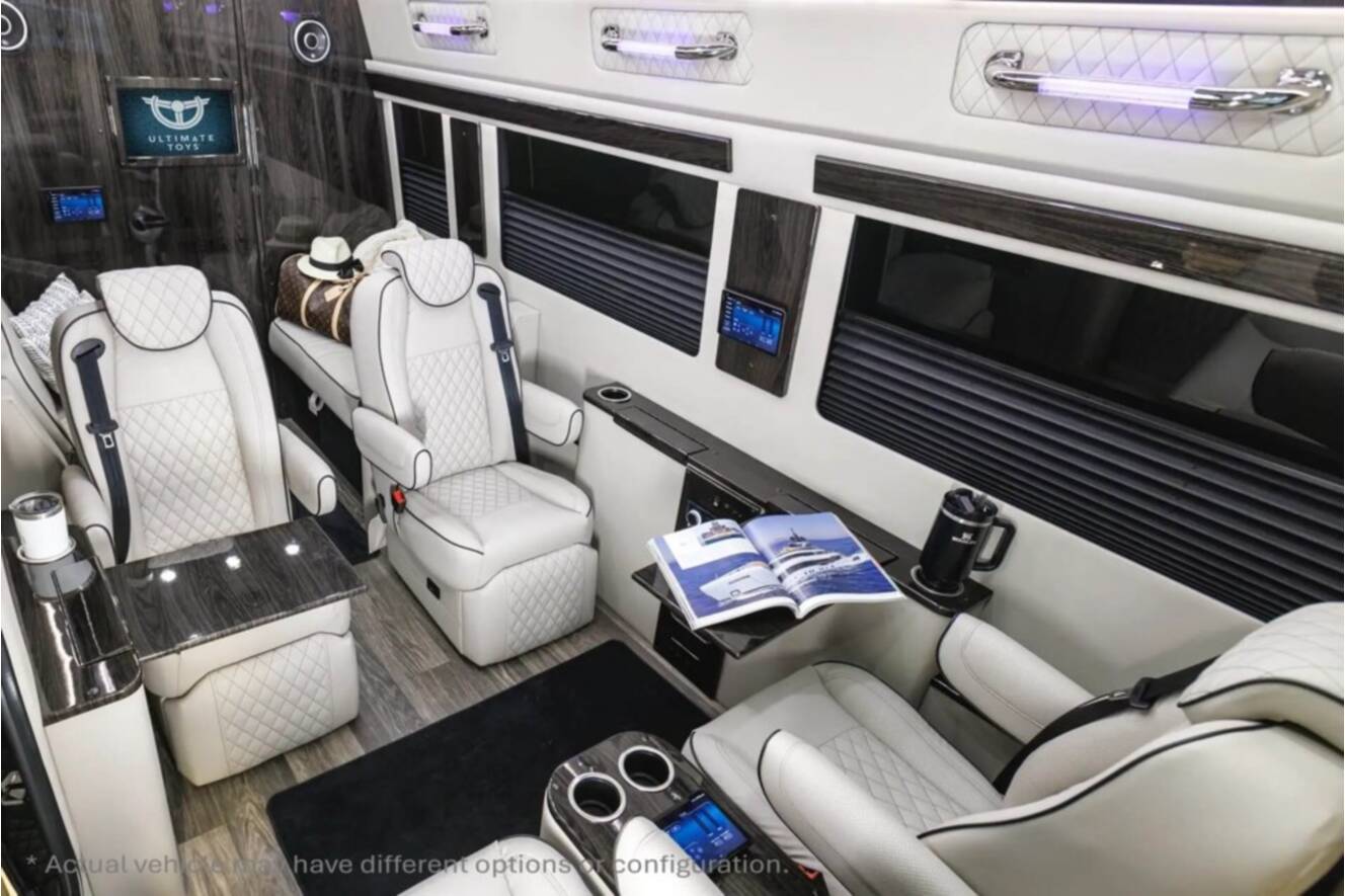 A photo of this 2027 Ultimate Toys COACH EXEC