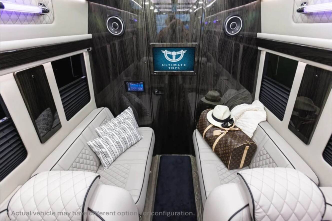 A photo of this 2027 Ultimate Toys COACH EXEC