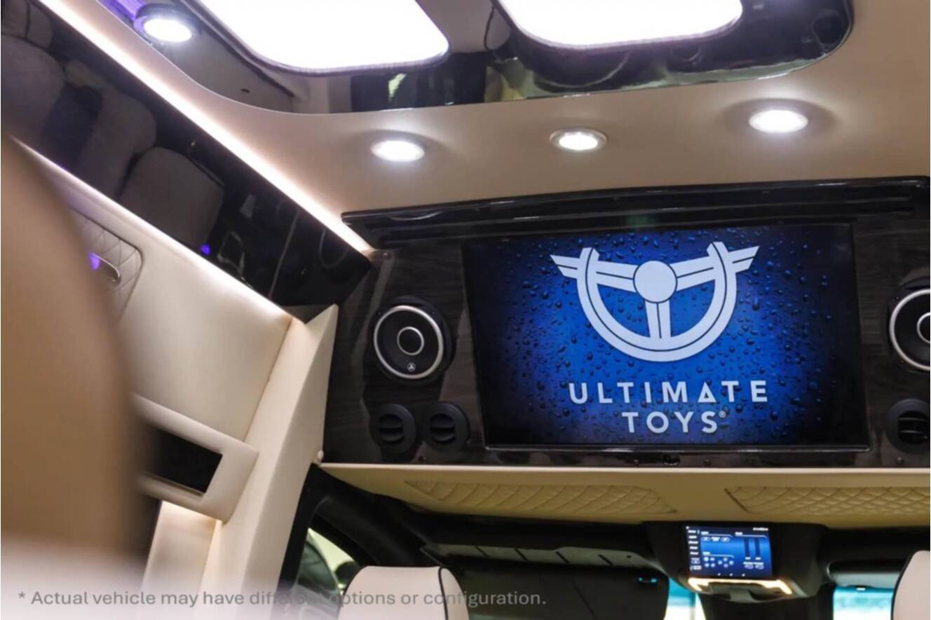 A photo of this 2027 Ultimate Toys COACH
