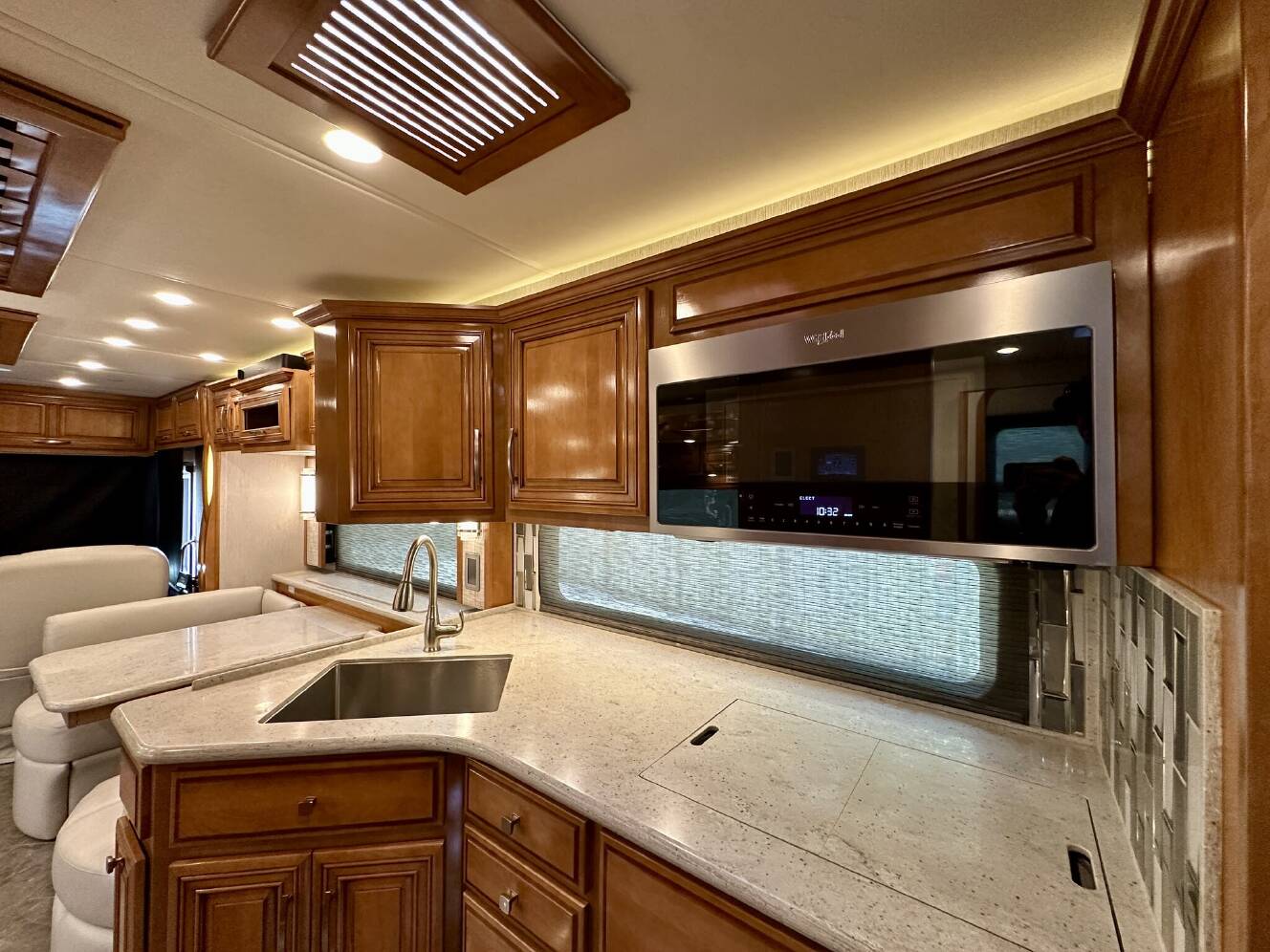 A photo of this 2021 Newmar New Aire 3543