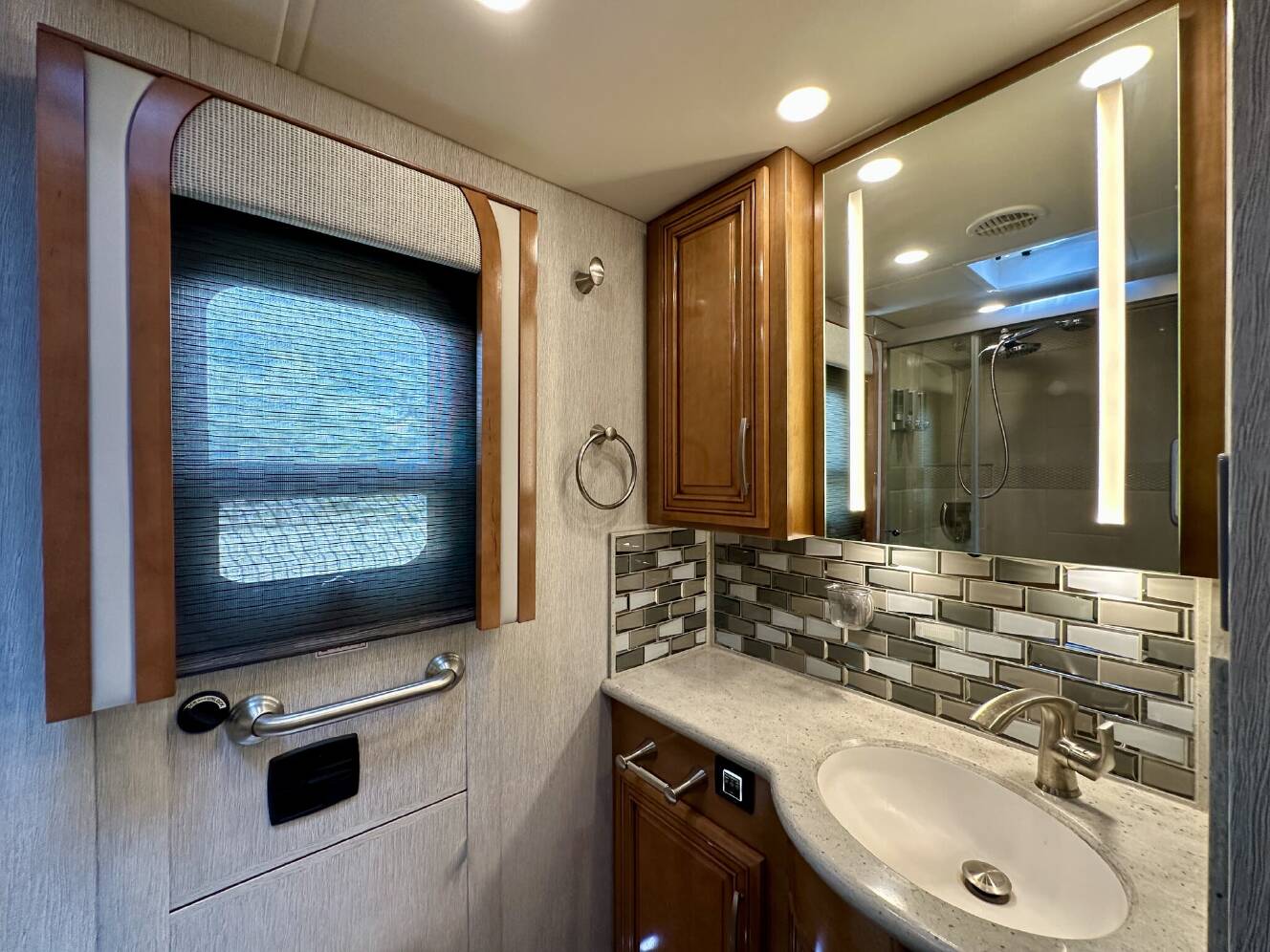 A photo of this 2021 Newmar New Aire 3543