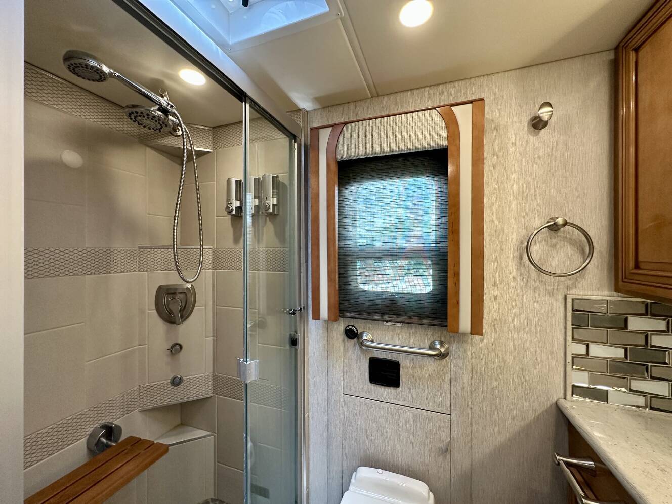 A photo of this 2021 Newmar New Aire 3543