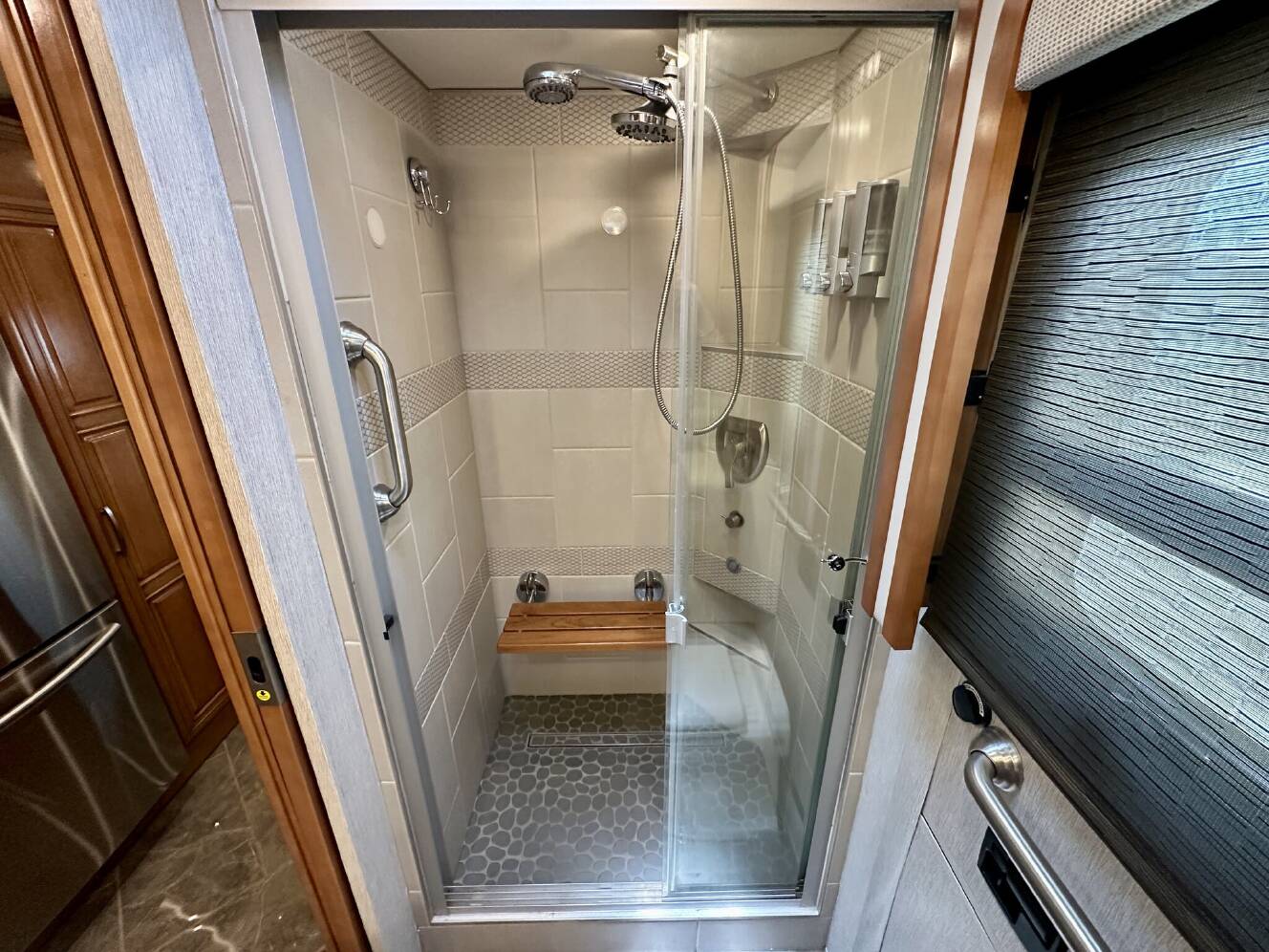 A photo of this 2021 Newmar New Aire 3543