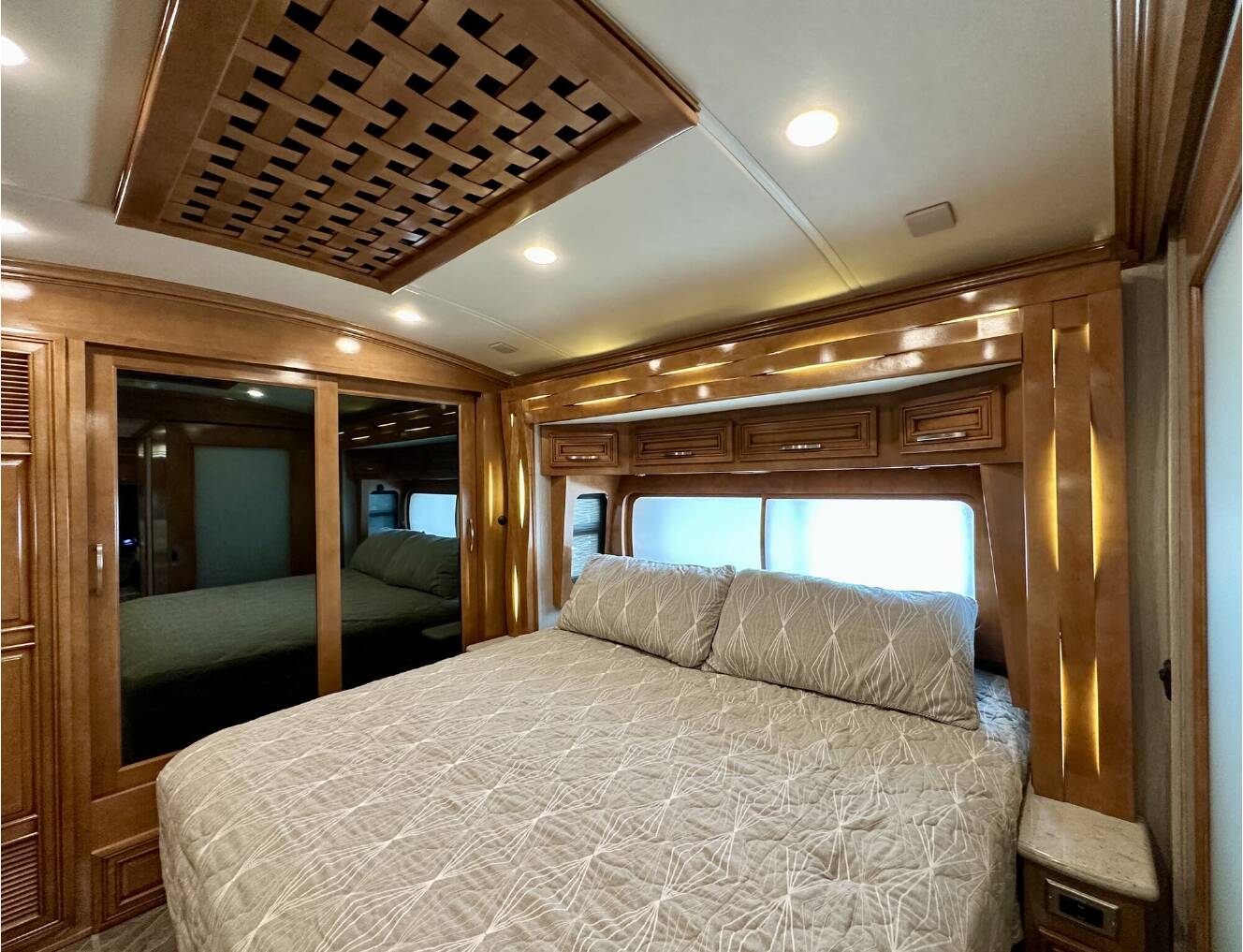 A photo of this 2021 Newmar New Aire 3543