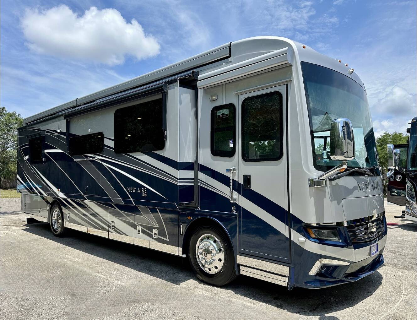 A photo of this 2021 Newmar New Aire 3543