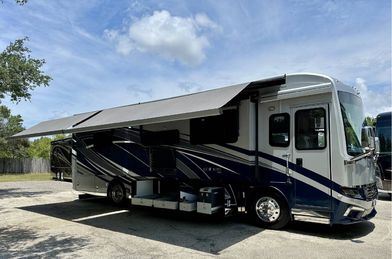 A photo of this 2021 Newmar New Aire 3543