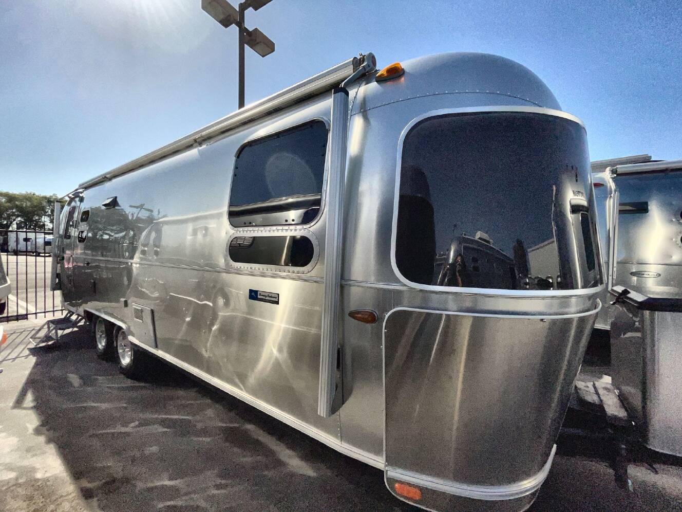 A photo of this 2018 Airstream Tommy Bahama 27FB