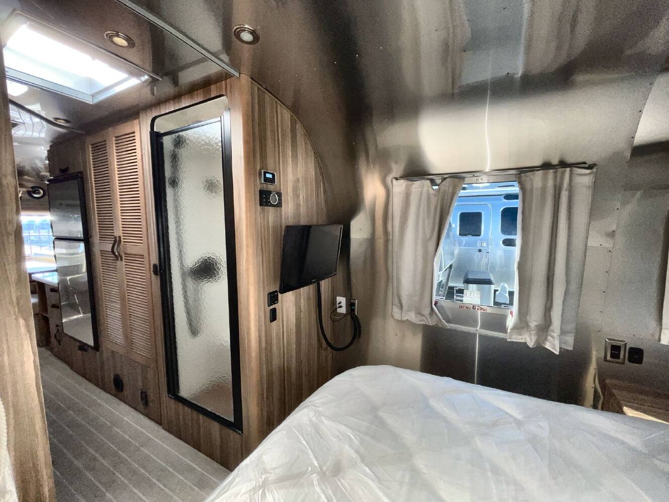 A photo of this 2018 Airstream Tommy Bahama 27FB