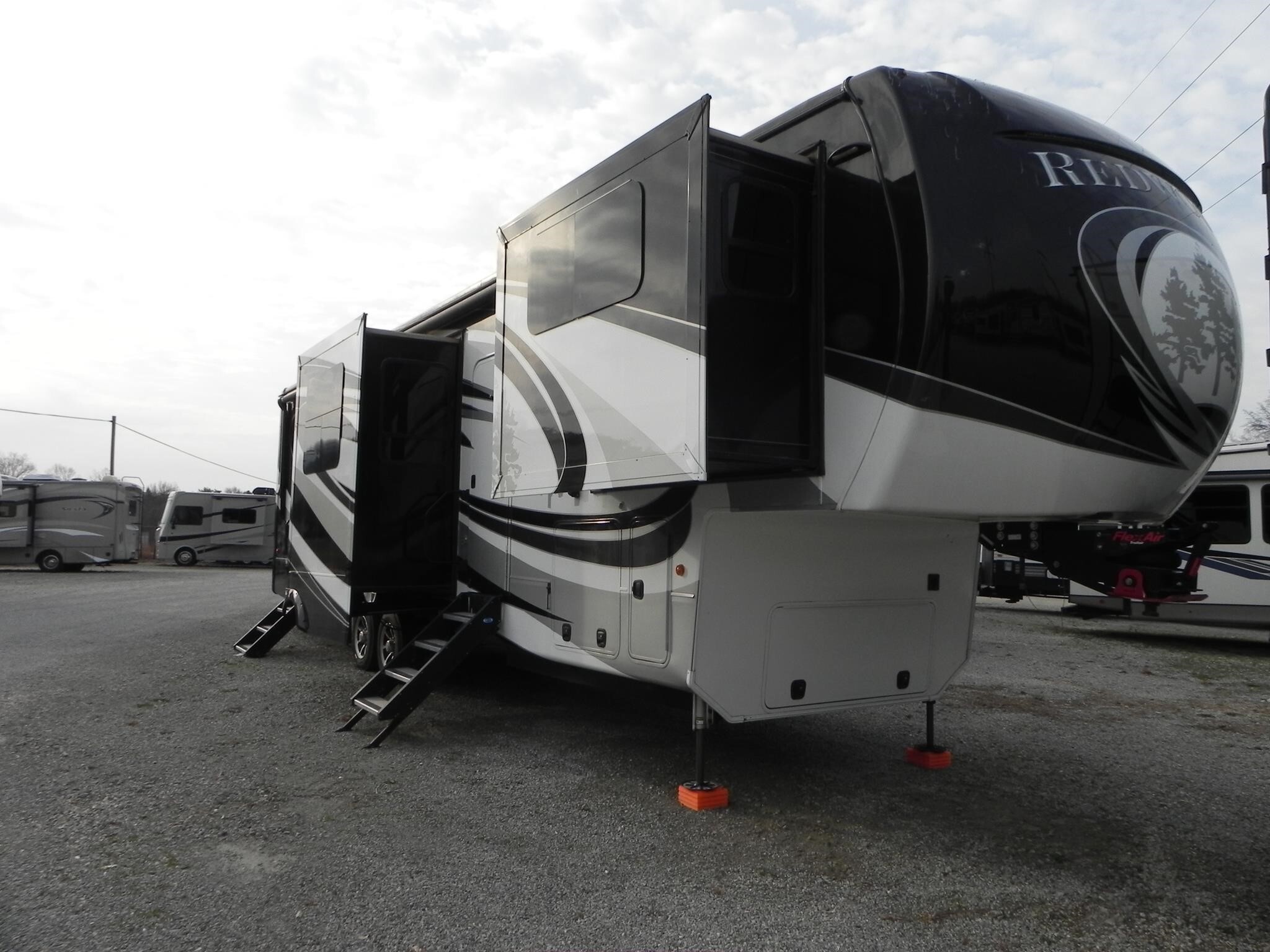 2018 Crossroads REDWOOD 3941FL in mitchell IN