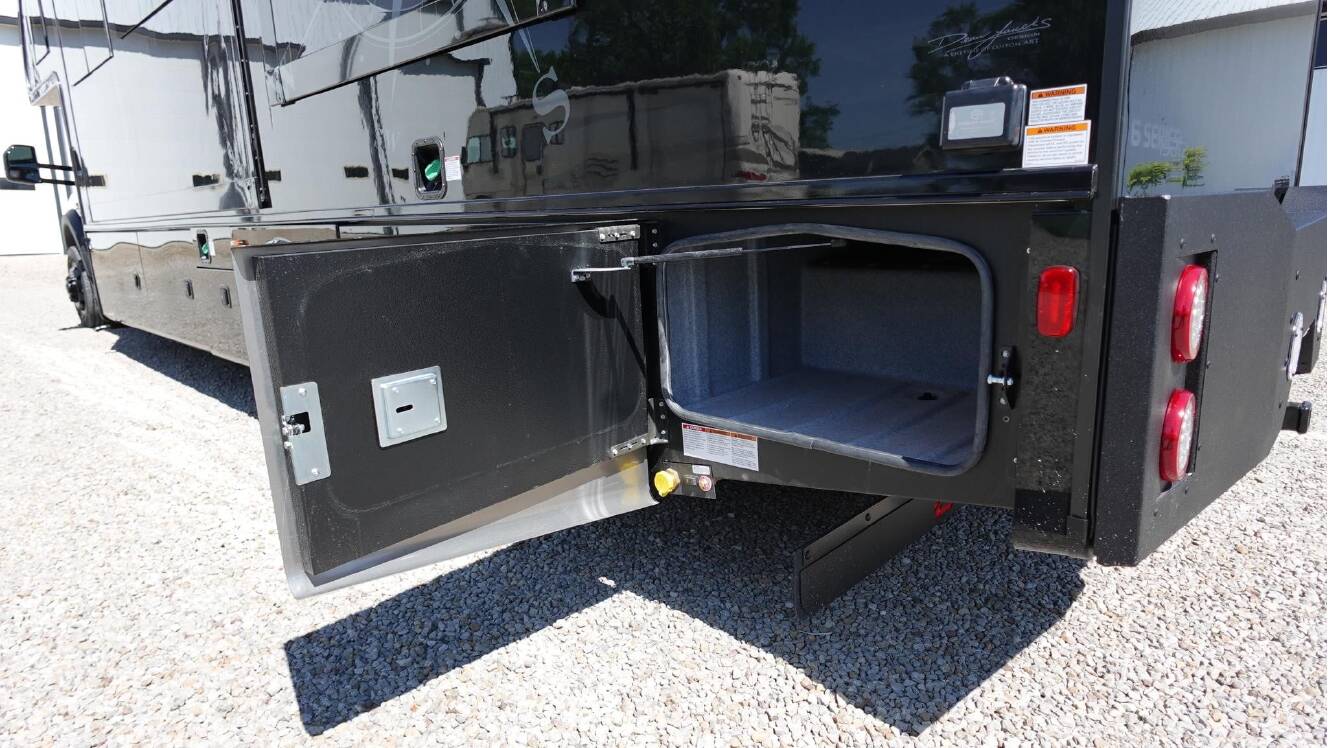 A photo of this 2027 Dynamax ISATA 6 30FW
