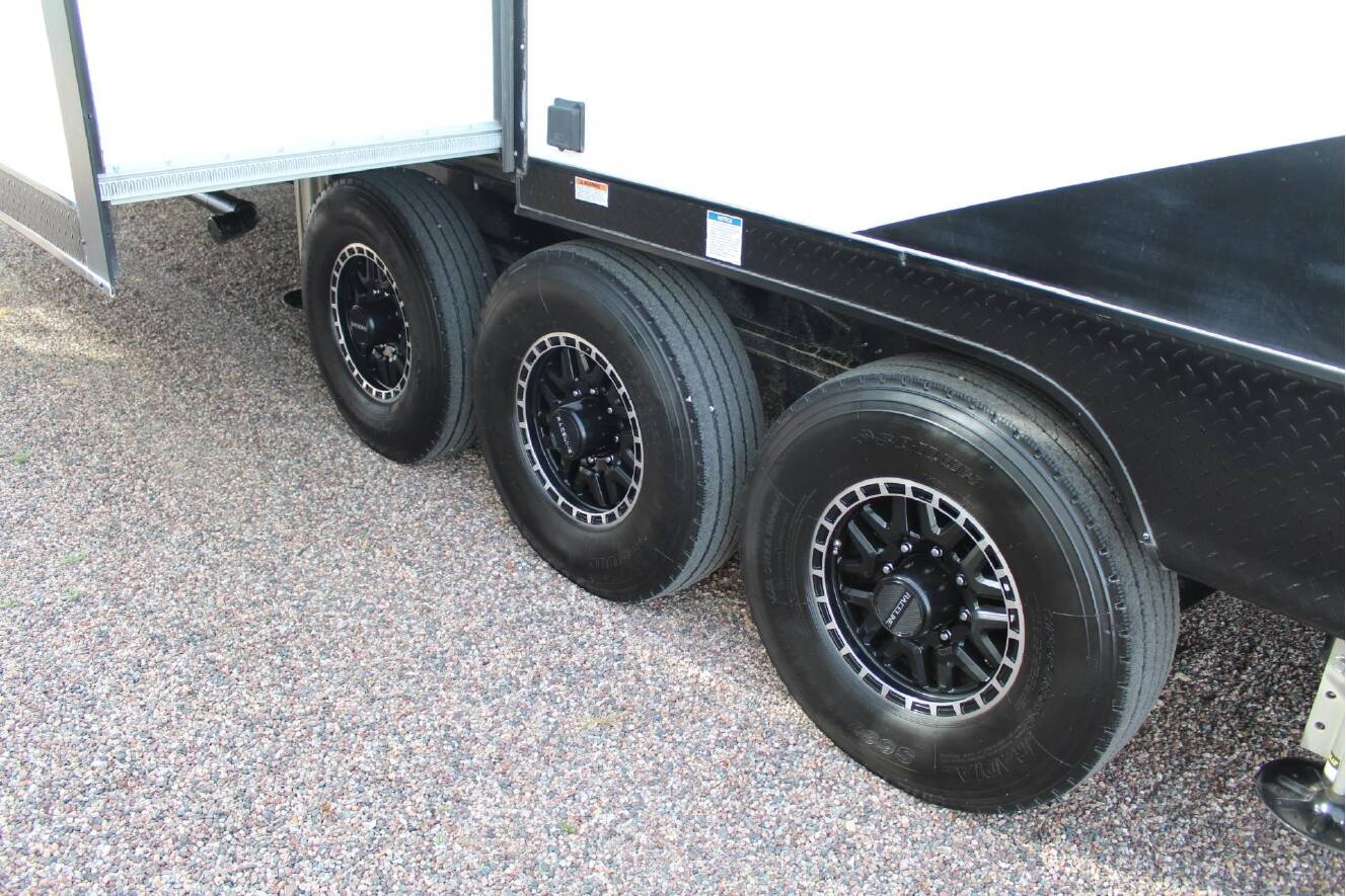 A photo of this 2024 Genesis Supreme GENESIS GCK405