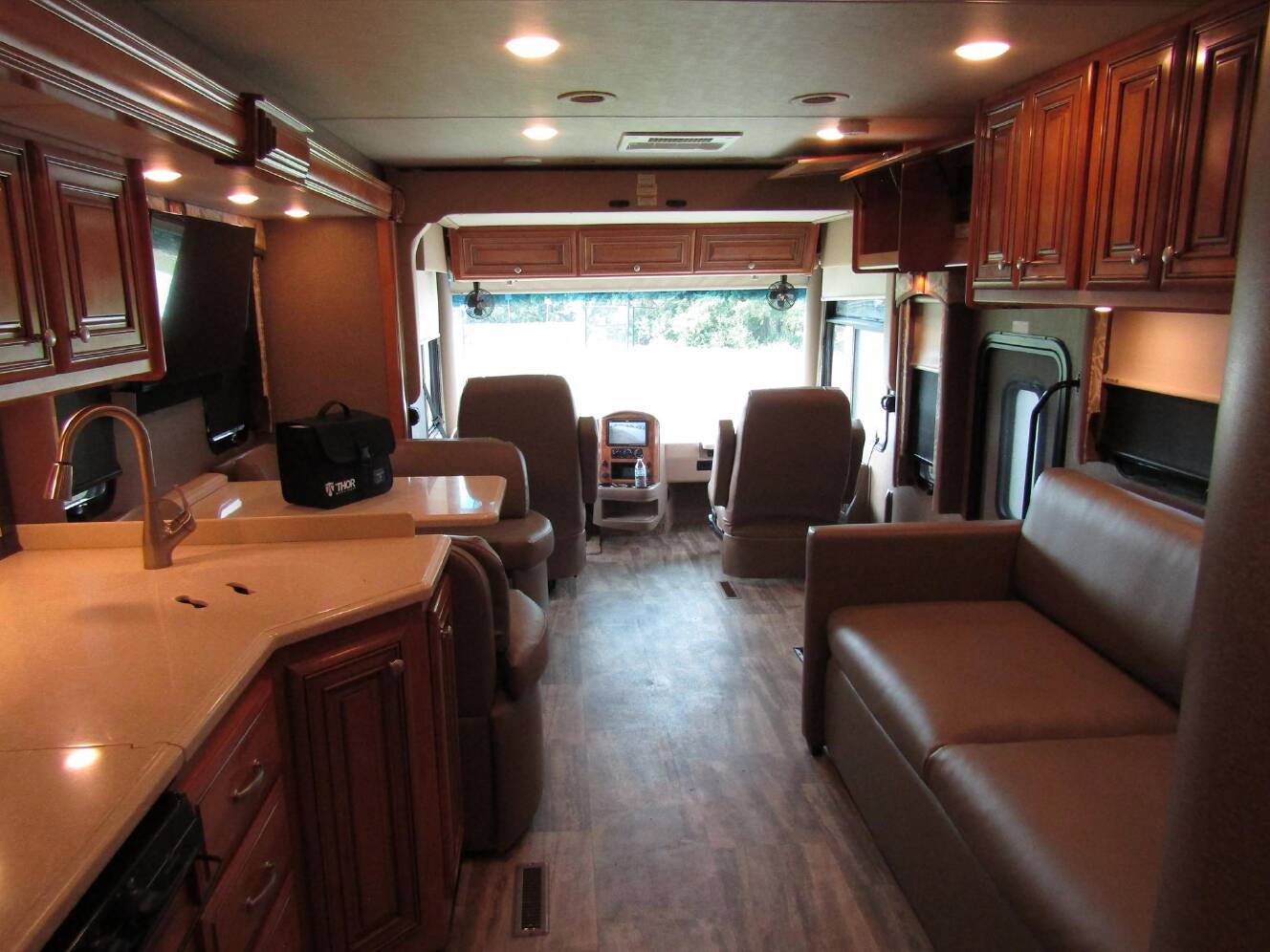 A photo of this 2016 Thor Motor Coach PALAZZO 33.2