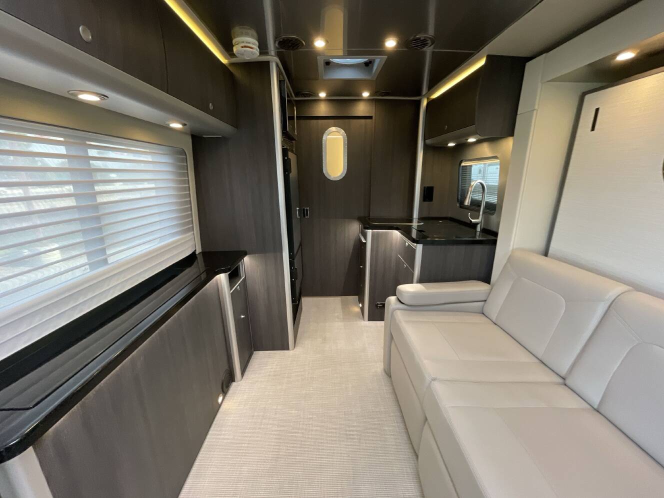 A photo of this 2021 Airstream ATLAS MURPHY SUITE