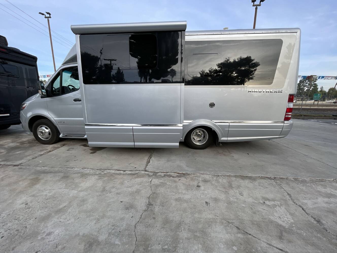 A photo of this 2021 Airstream ATLAS MURPHY SUITE
