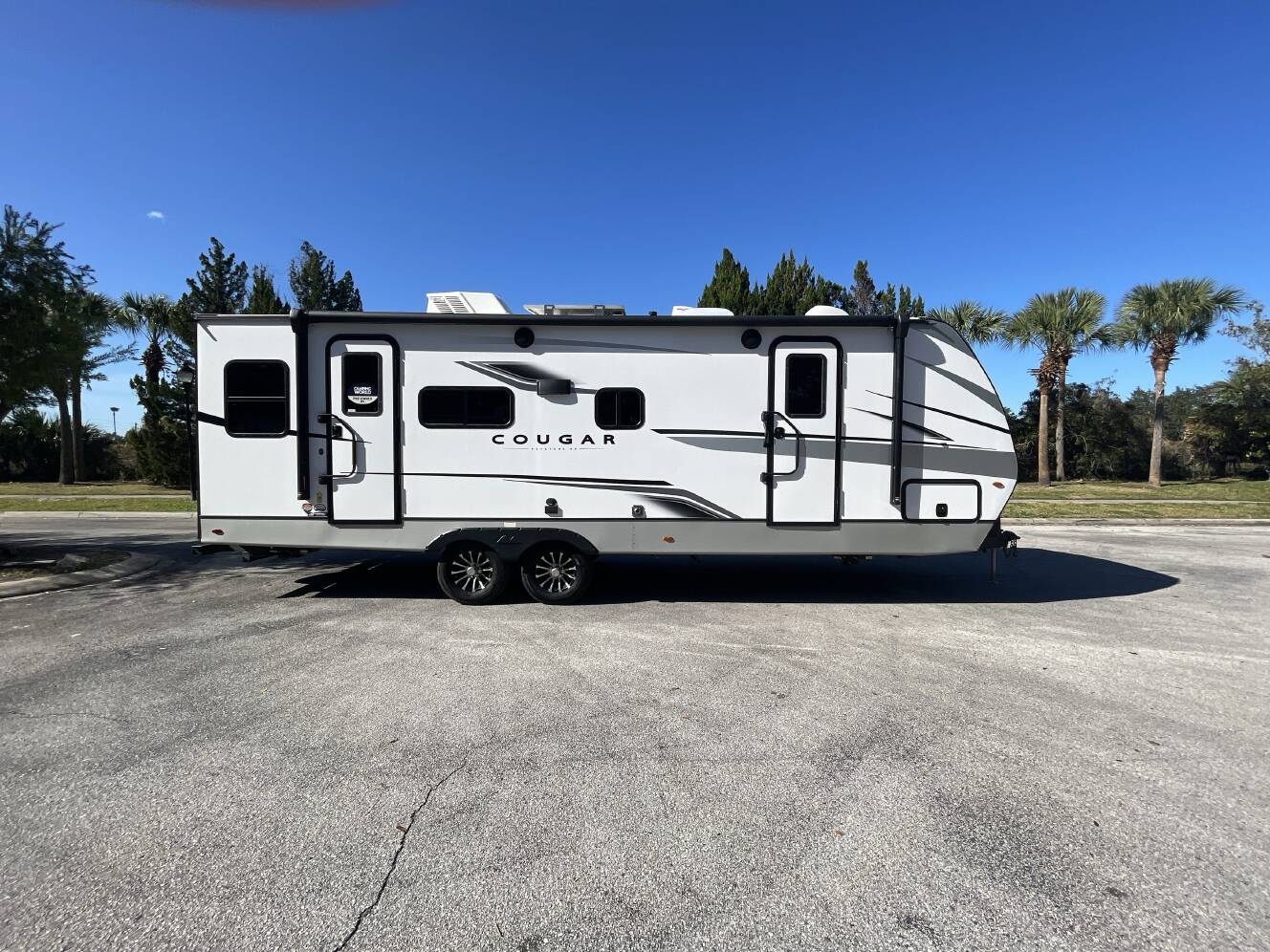 A photo of this 2023 Keystone COUGAR 25RDS