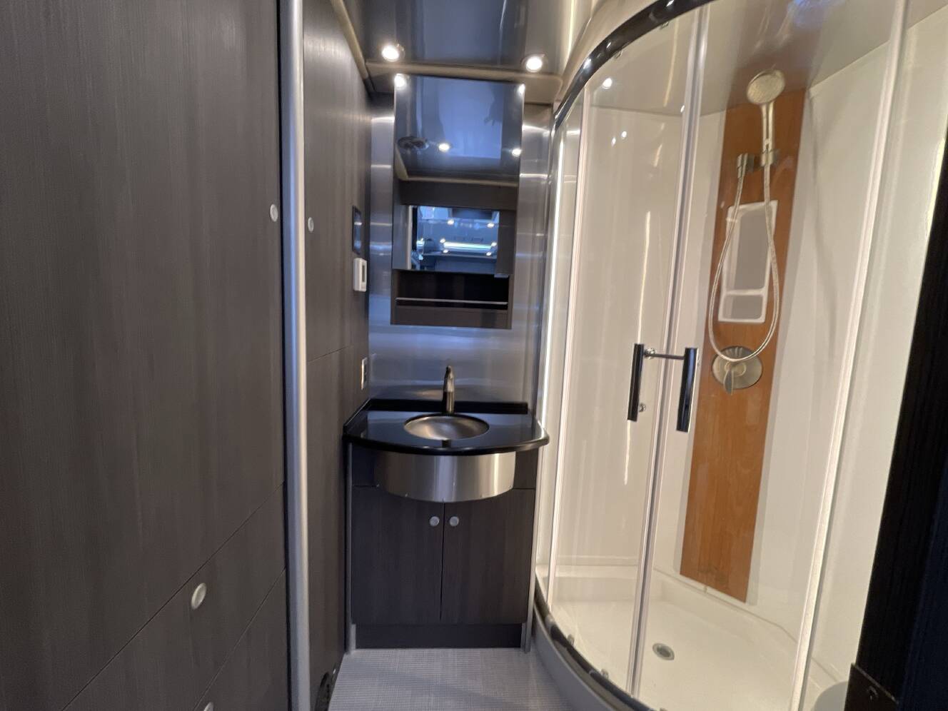A photo of this 2021 Airstream ATLAS MURPHY SUITE