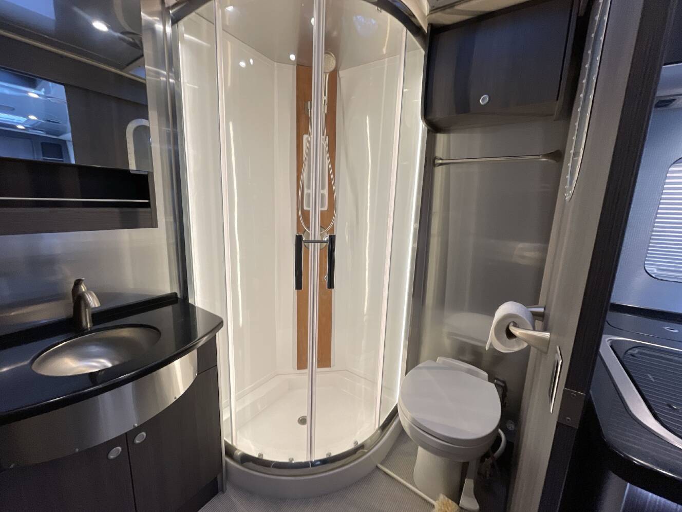 A photo of this 2021 Airstream ATLAS MURPHY SUITE
