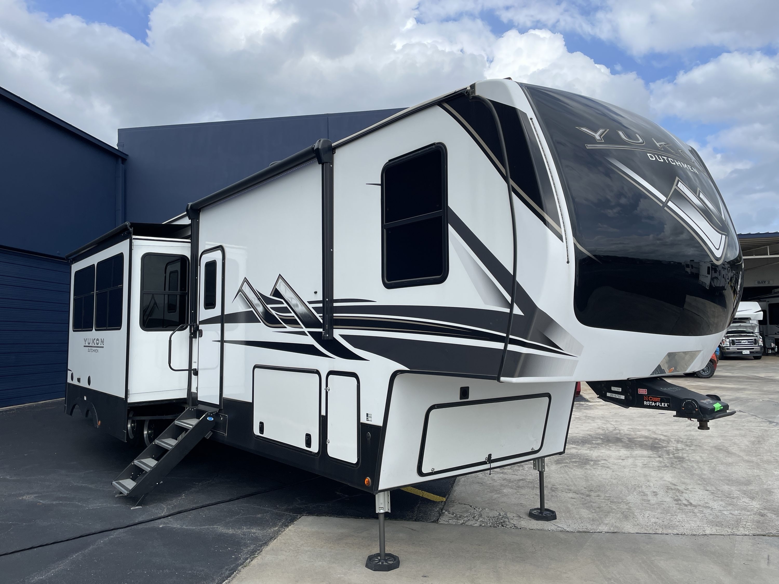 2024 Dutchmen YUKON 410RD in katy TX