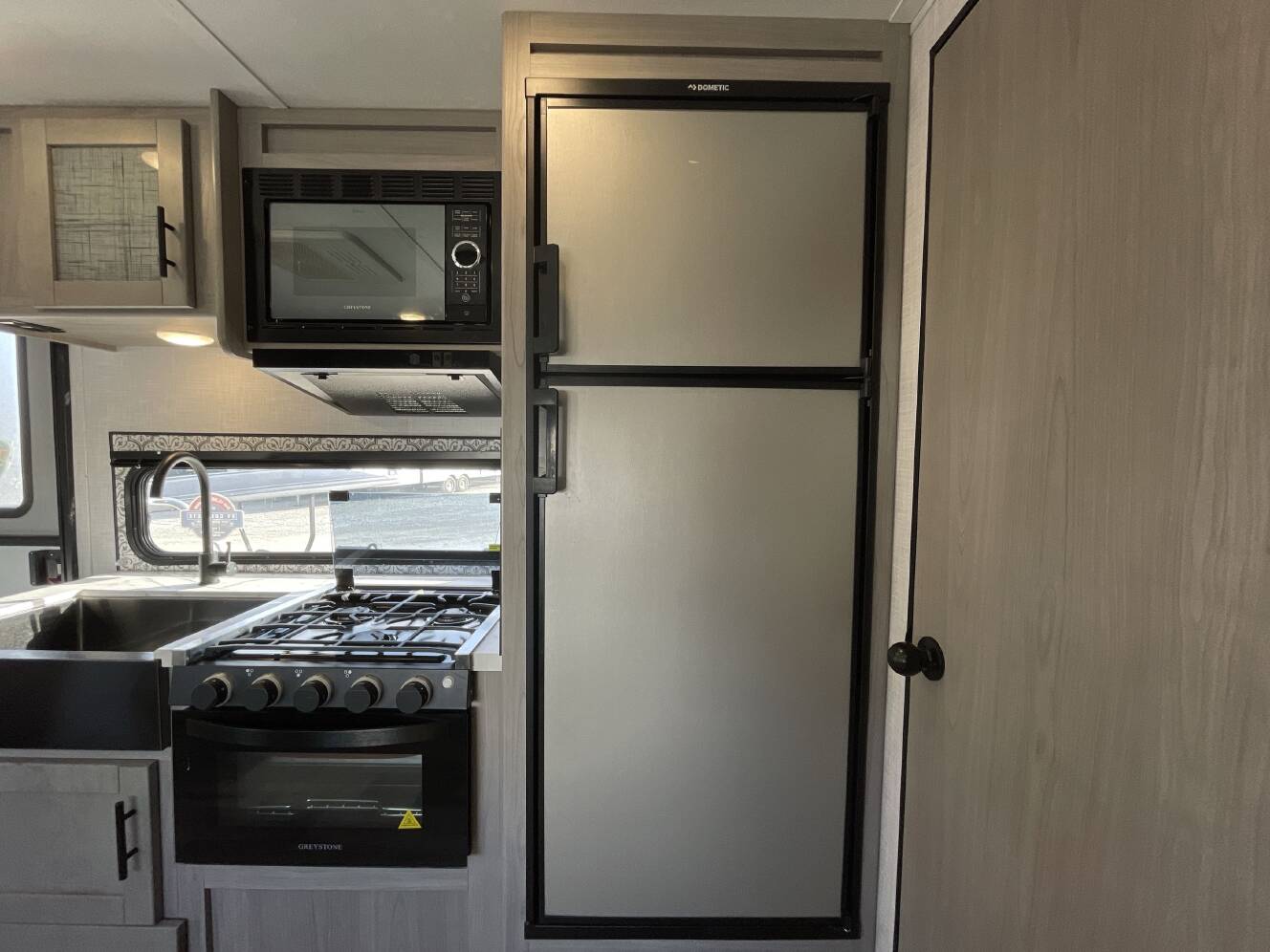 A photo of this 2022 Coleman COLEMAN LIGHT 1805RB