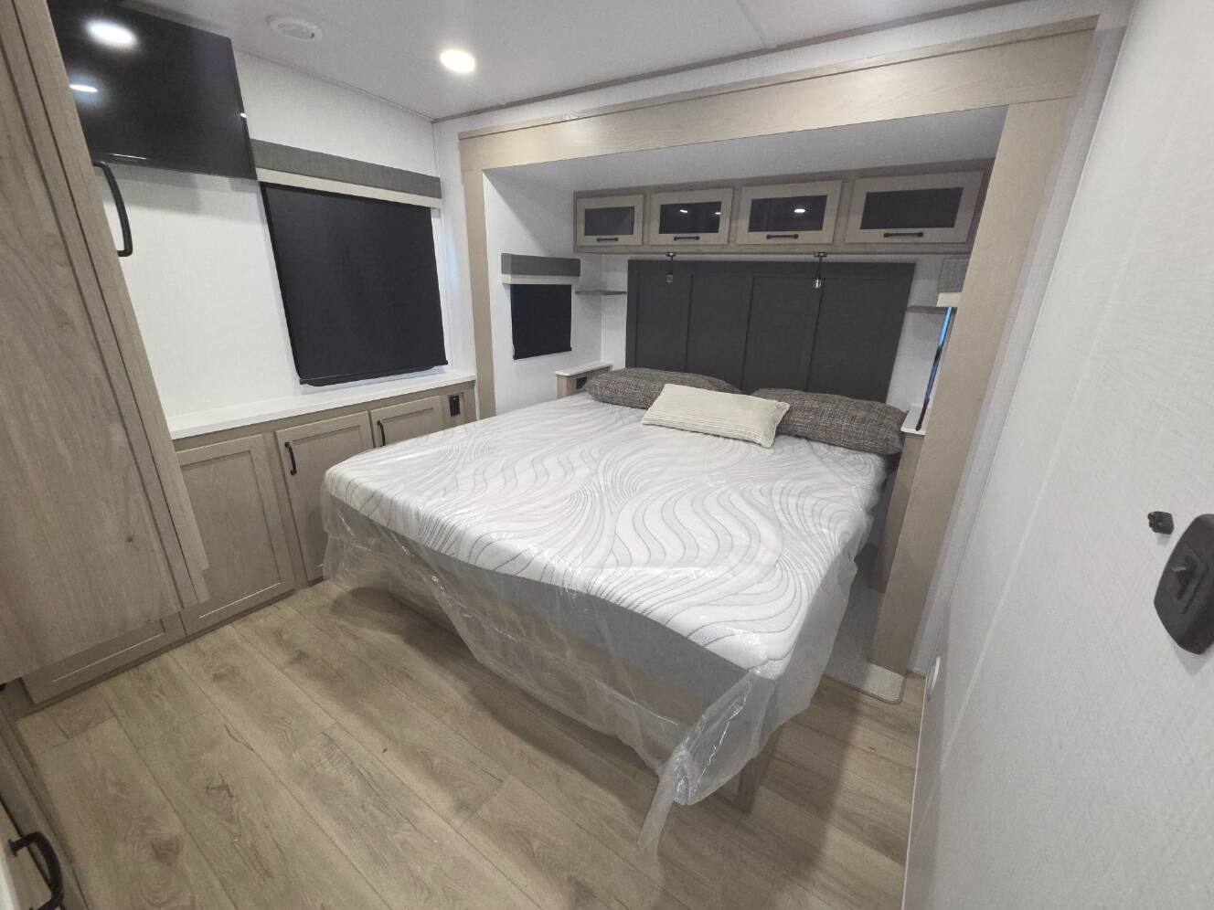 A photo of this 2025 Forest River ROCKWOOD SIGNATURE 8339FK
