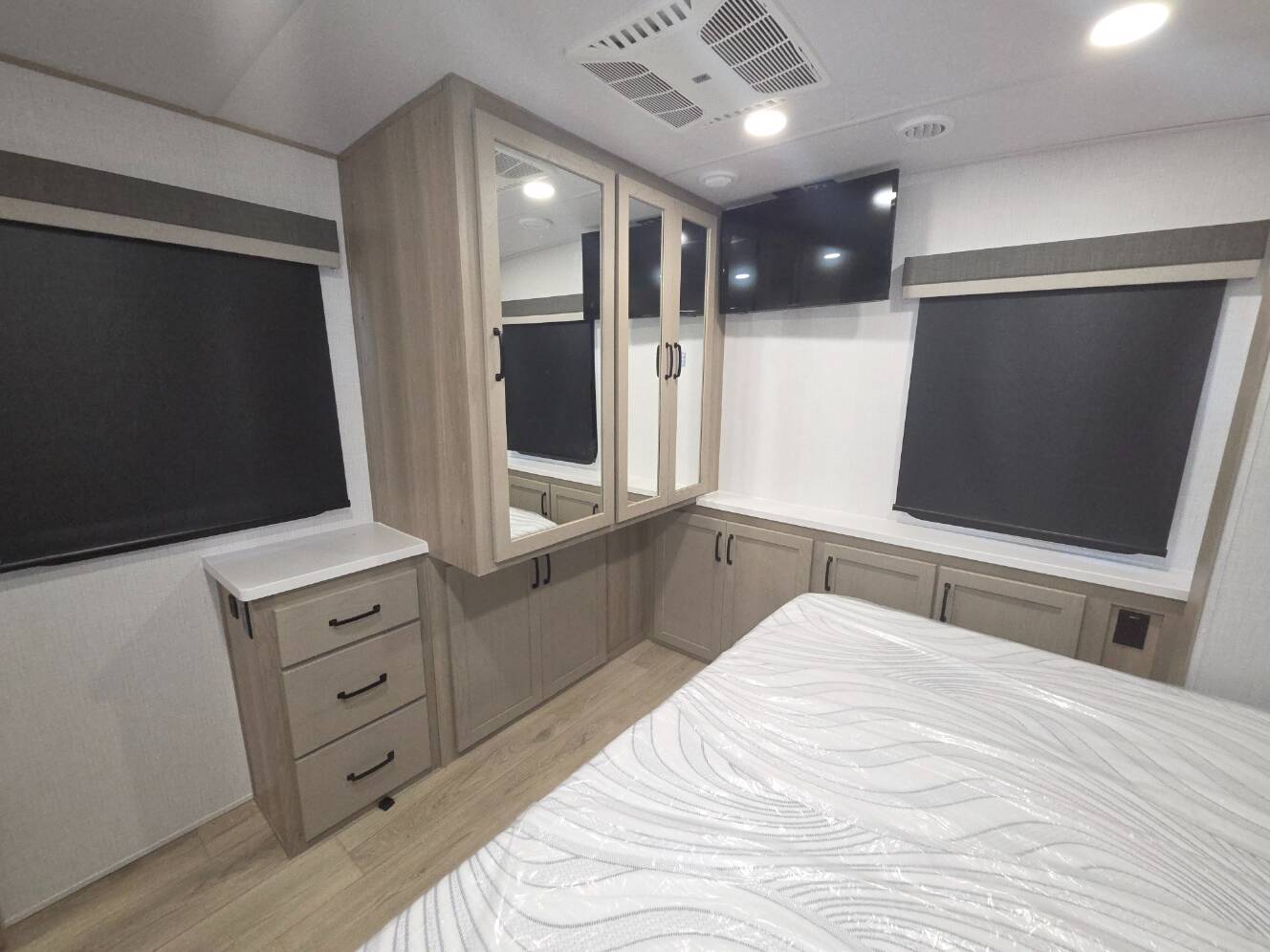 A photo of this 2025 Forest River ROCKWOOD SIGNATURE 8339FK