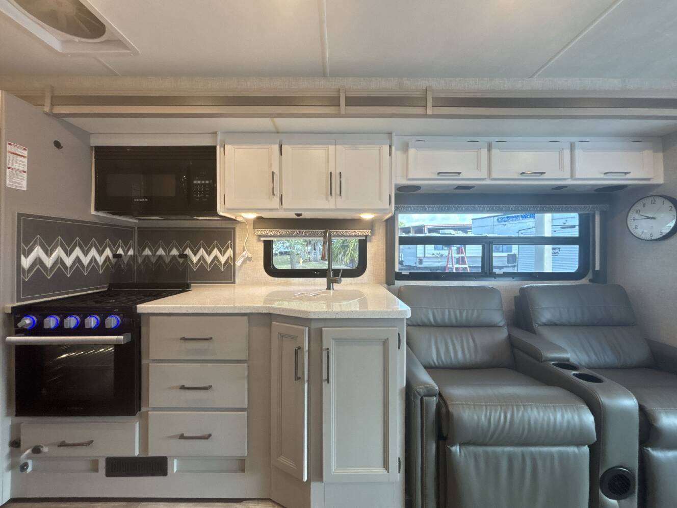 A photo of this 2024 Thor HURRICANE 29M