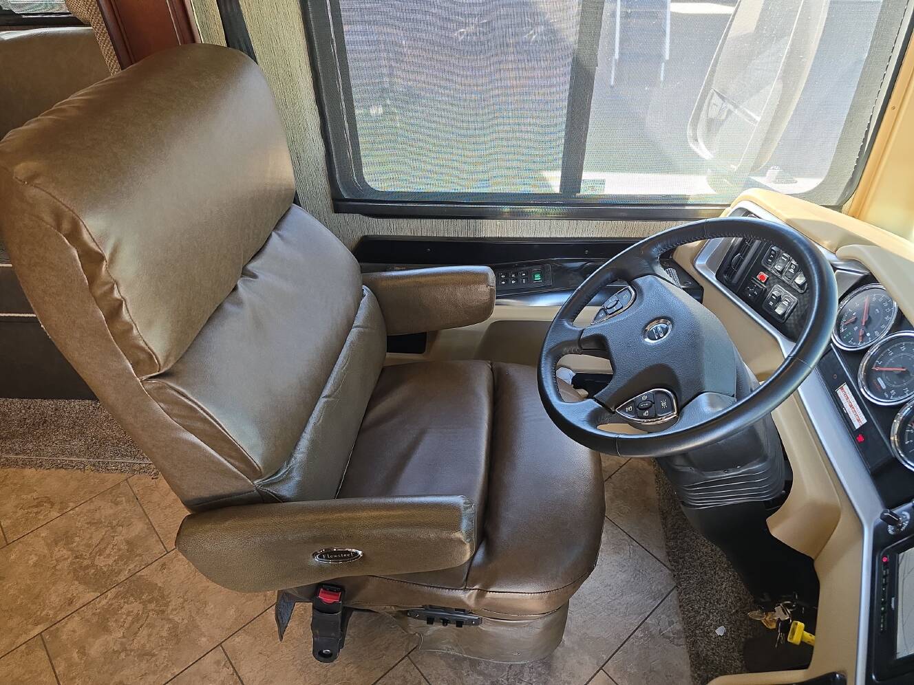 A photo of this 2016 Newmar VENTANA 4037