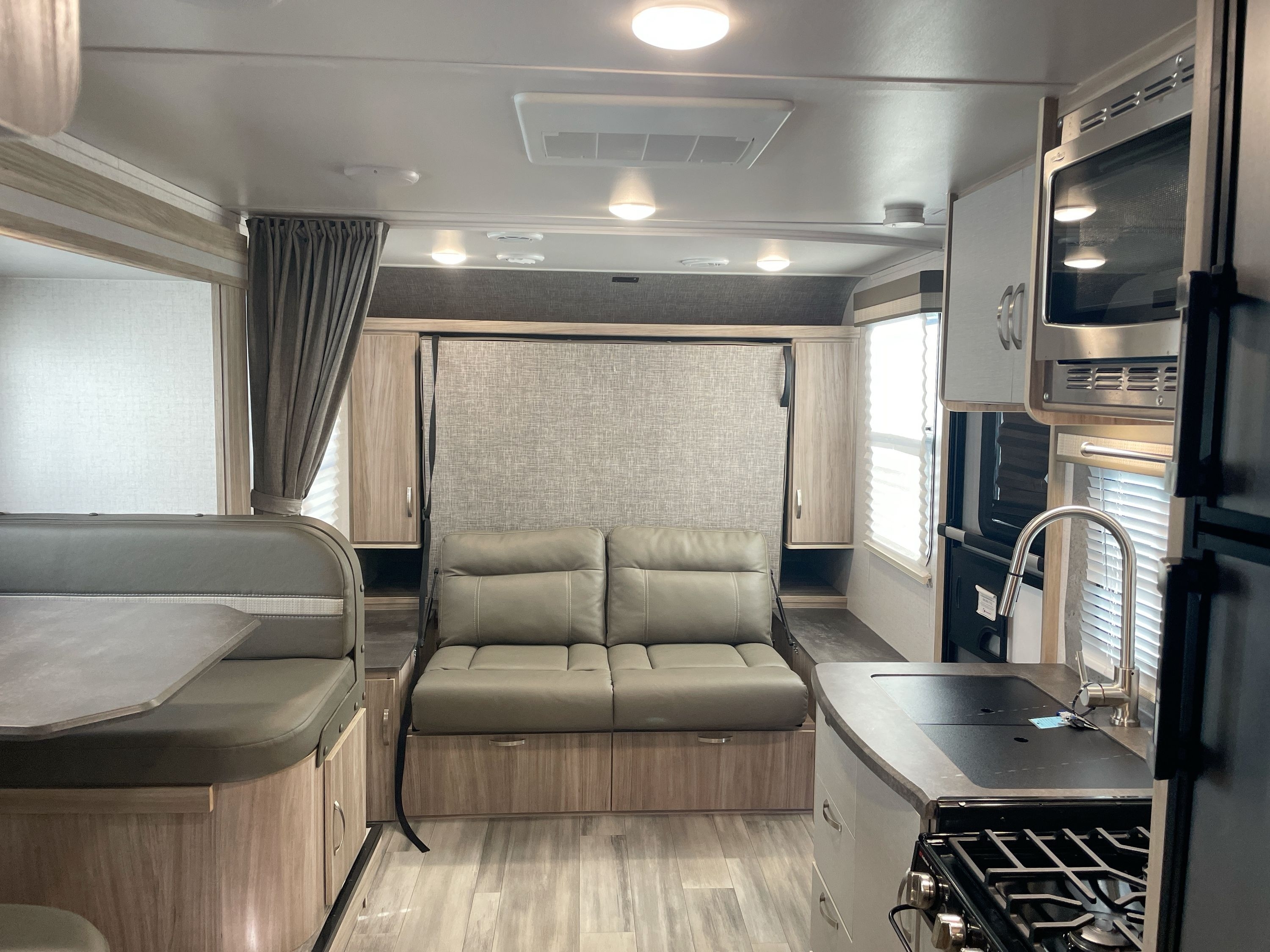 2022 Winnebago MICRO MINNIE 2108DS in dover FL