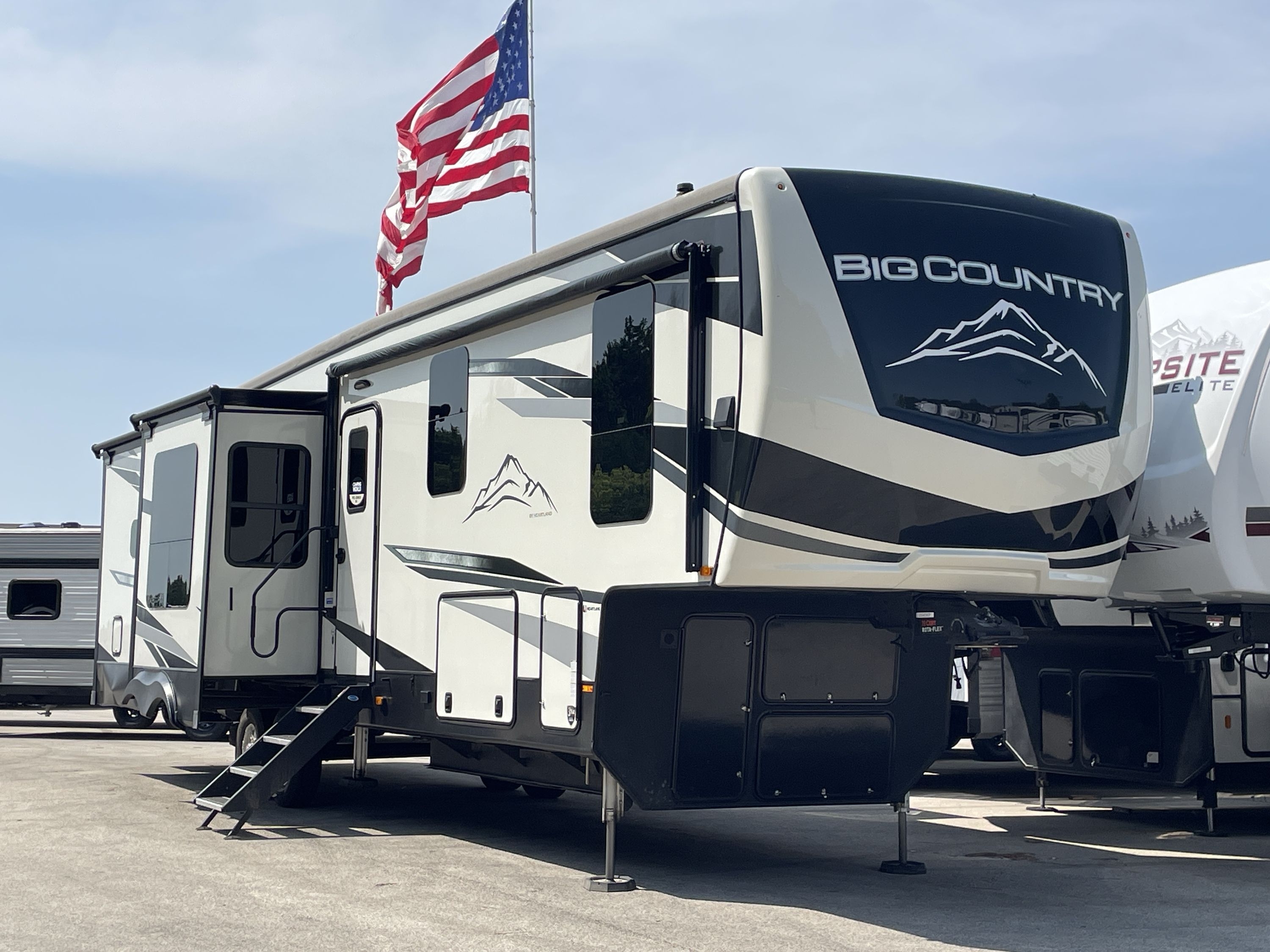 2022 Heartland BIG COUNTRY 3703RK RV