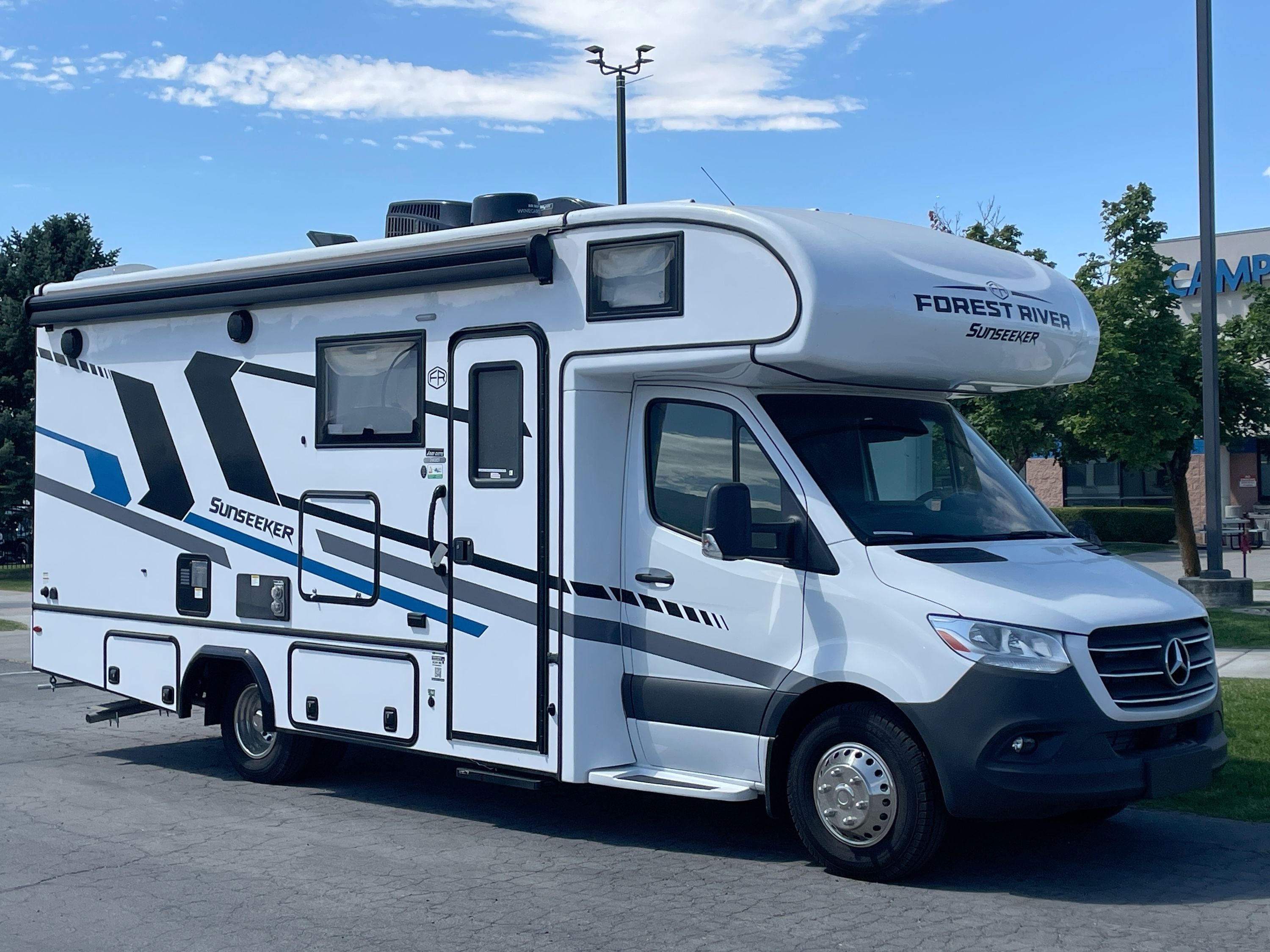 2025 Forest River SUNSEEKER MBS 2400T RV
