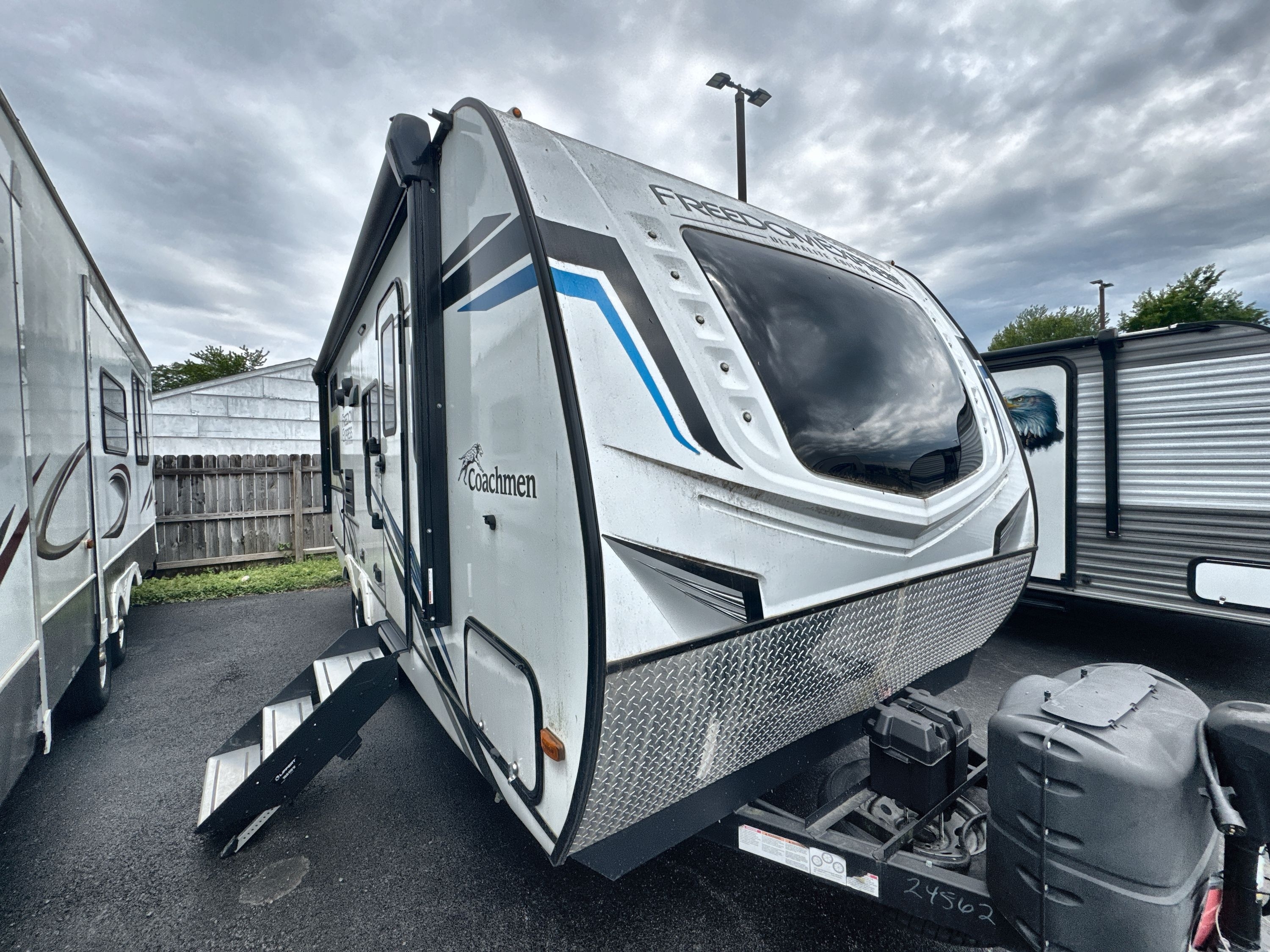 2022 Coachmen FREEDOM EXPRESS ULTRA LITE 238BHS in hamburg NY