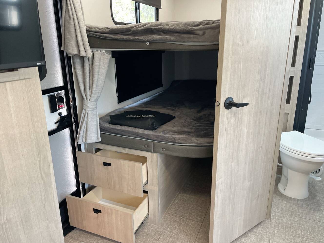 A photo of this 2025 Grand Design IMAGINE 2800BH