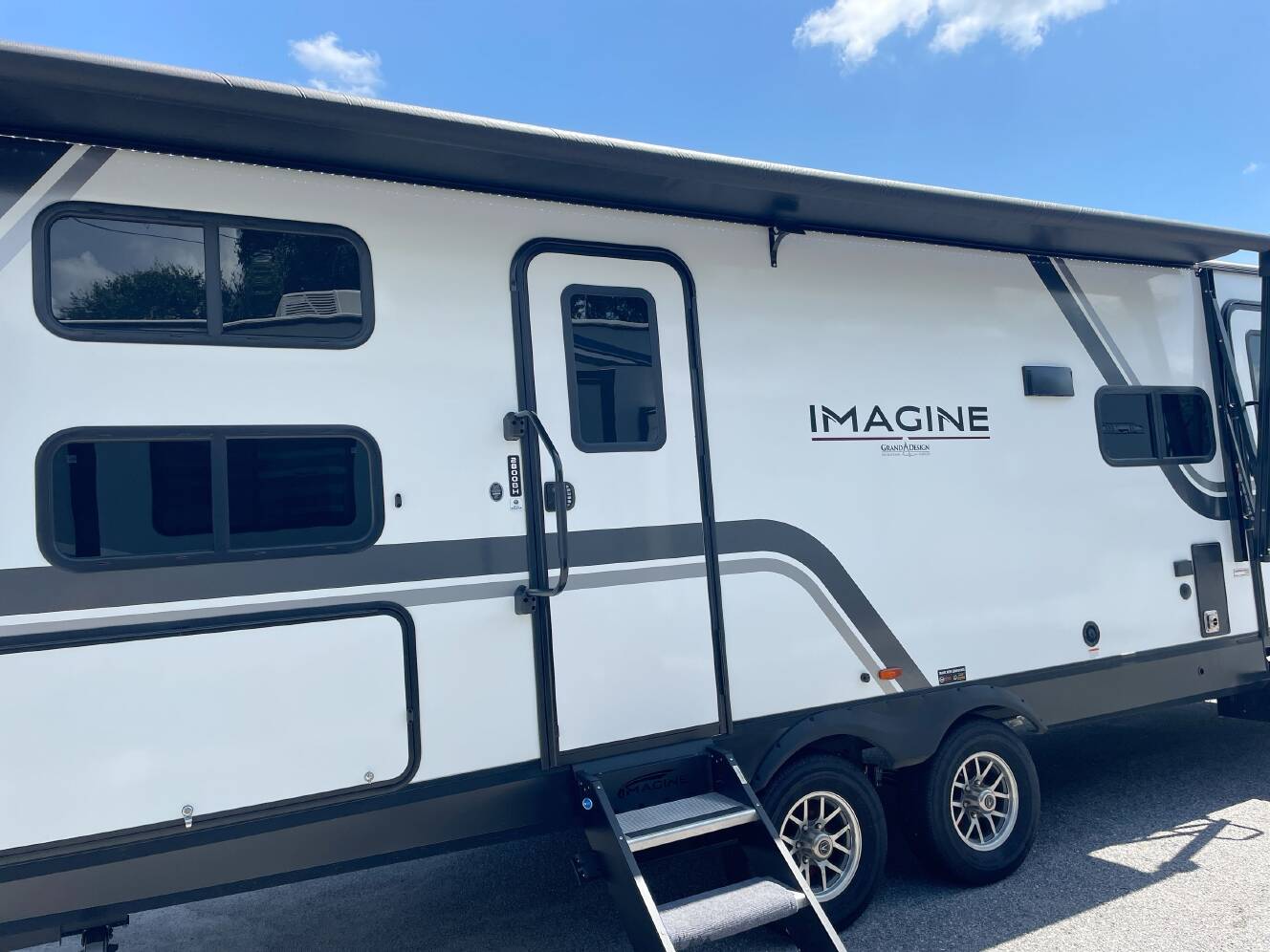 A photo of this 2025 Grand Design IMAGINE 2800BH