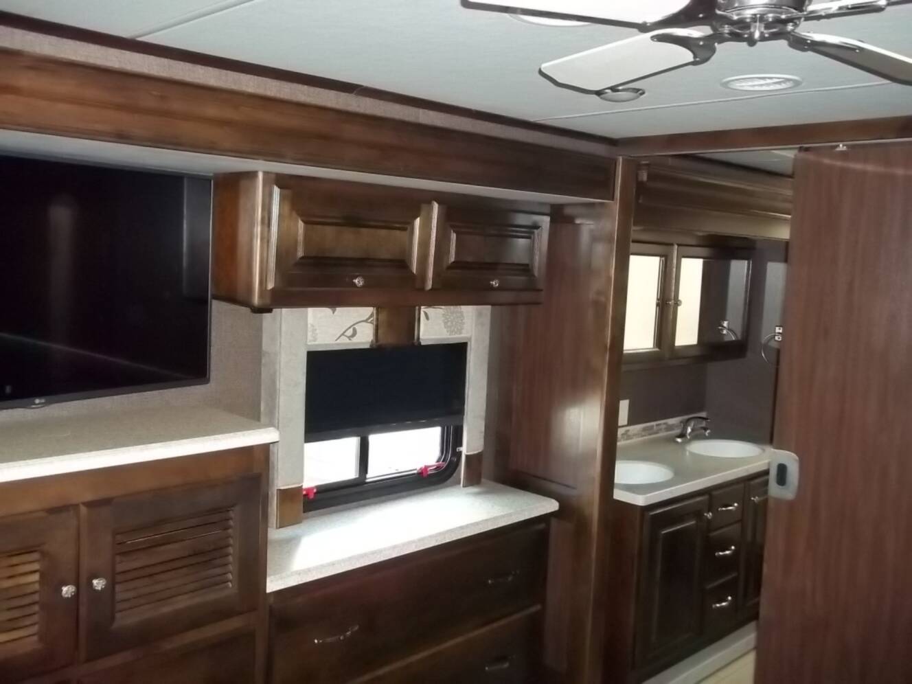 A photo of this 2016 Tiffin Motorhomes Allegro Red 37PA