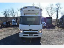 2016 HINO 195