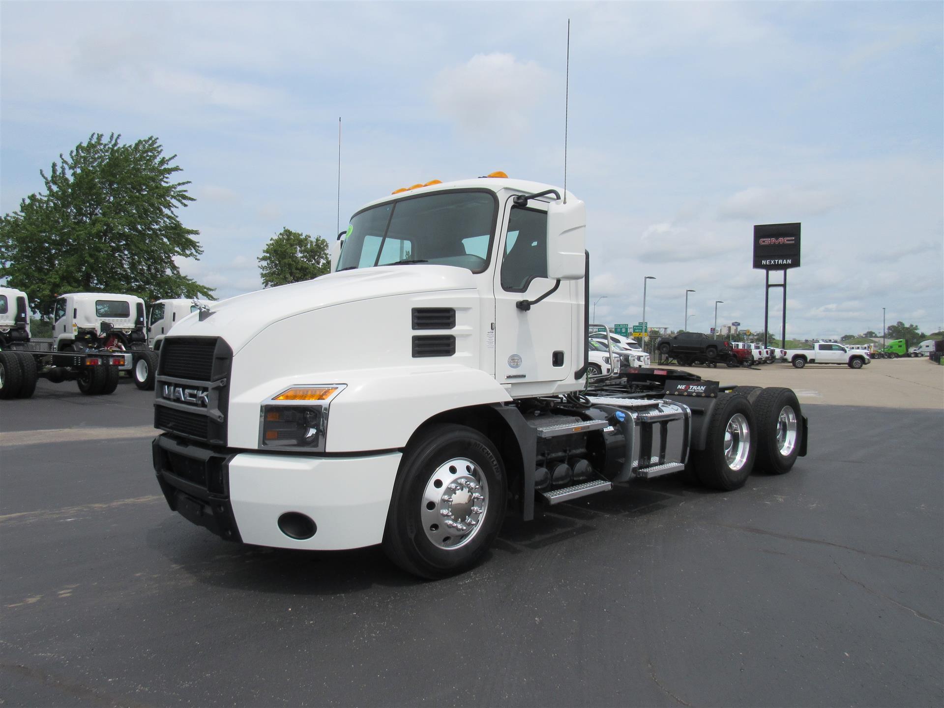 2020 Mack AN64T DAYCAB in Kansas City, MO