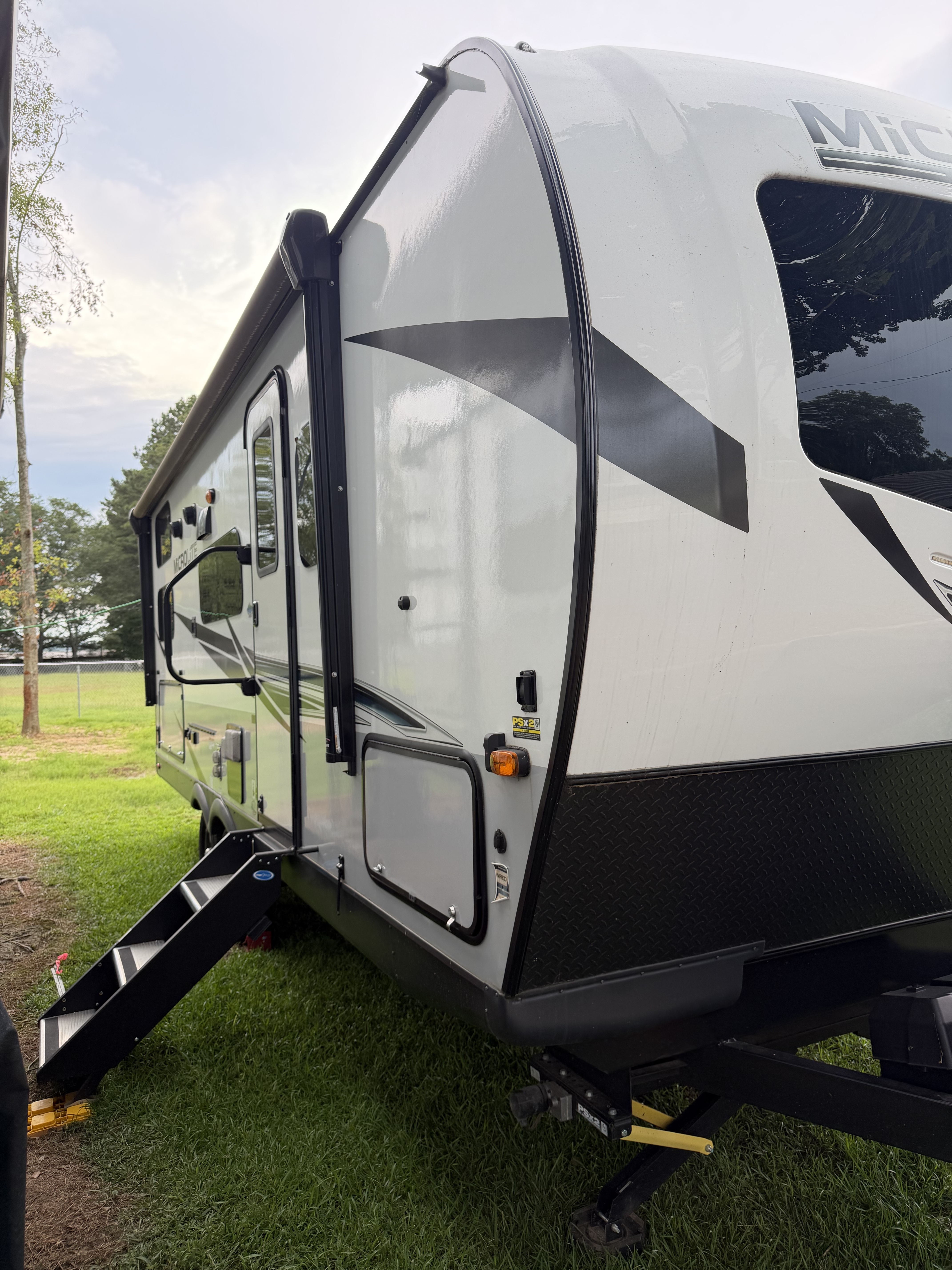 2021 Forest River FLAGSTAFF MICRO LITE 25BRDS in centre AL