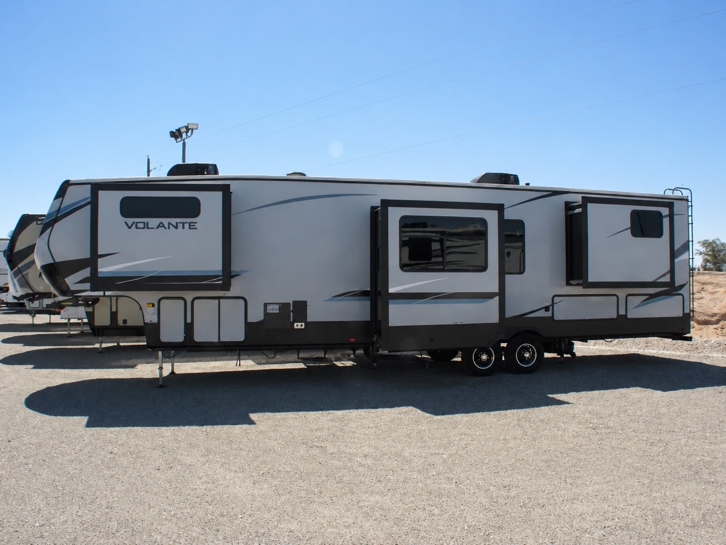 2021 Crossroads VOLANTE VL3880MK RV
