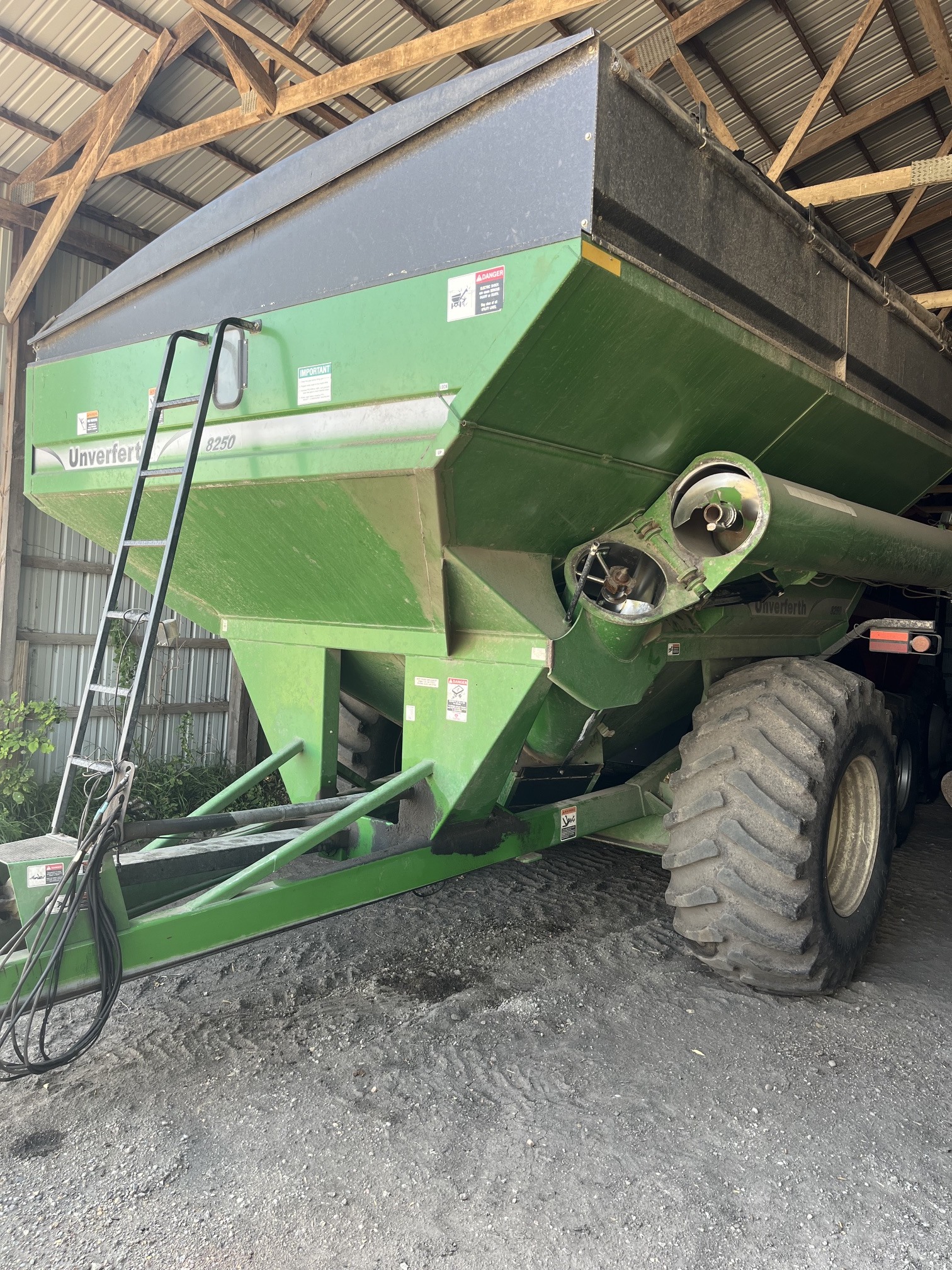2011 UNVERFERTH 8250 in Henry, SD