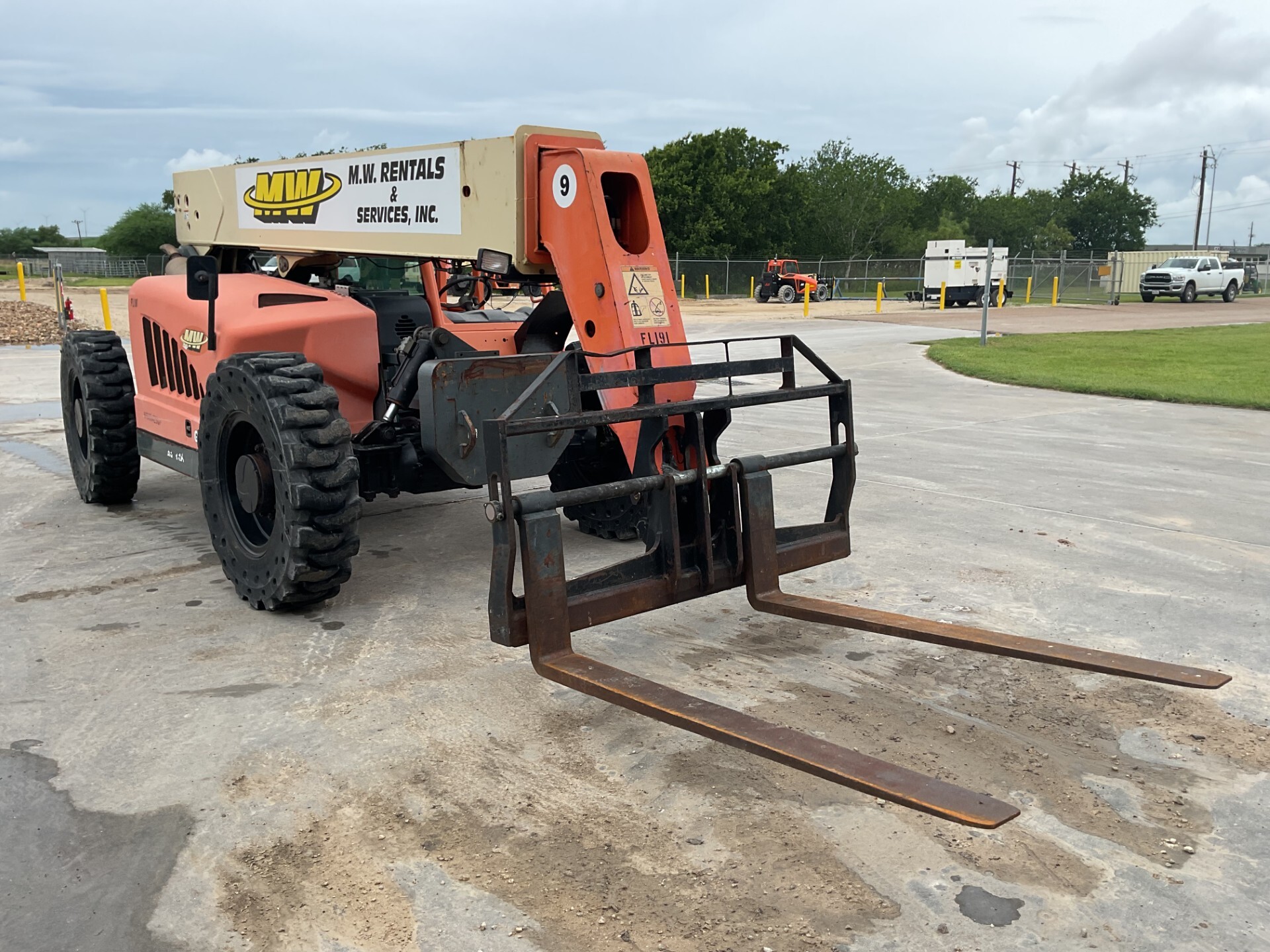 2011 JLG 9000# G9-43A Forklift in Victoria, TX