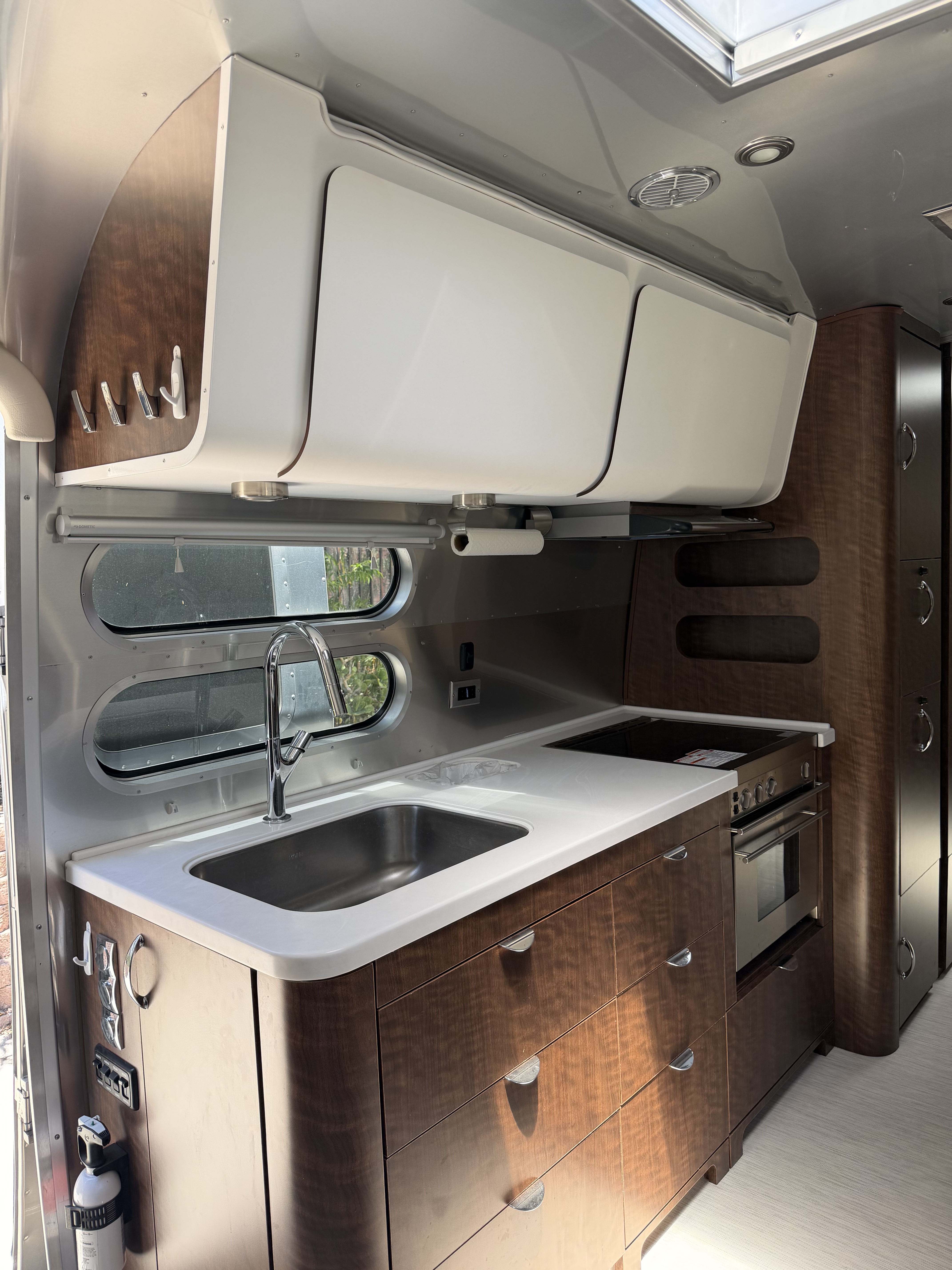 2021 Airstream GLOBETROTTER 30RB TWIN in arcadia CA