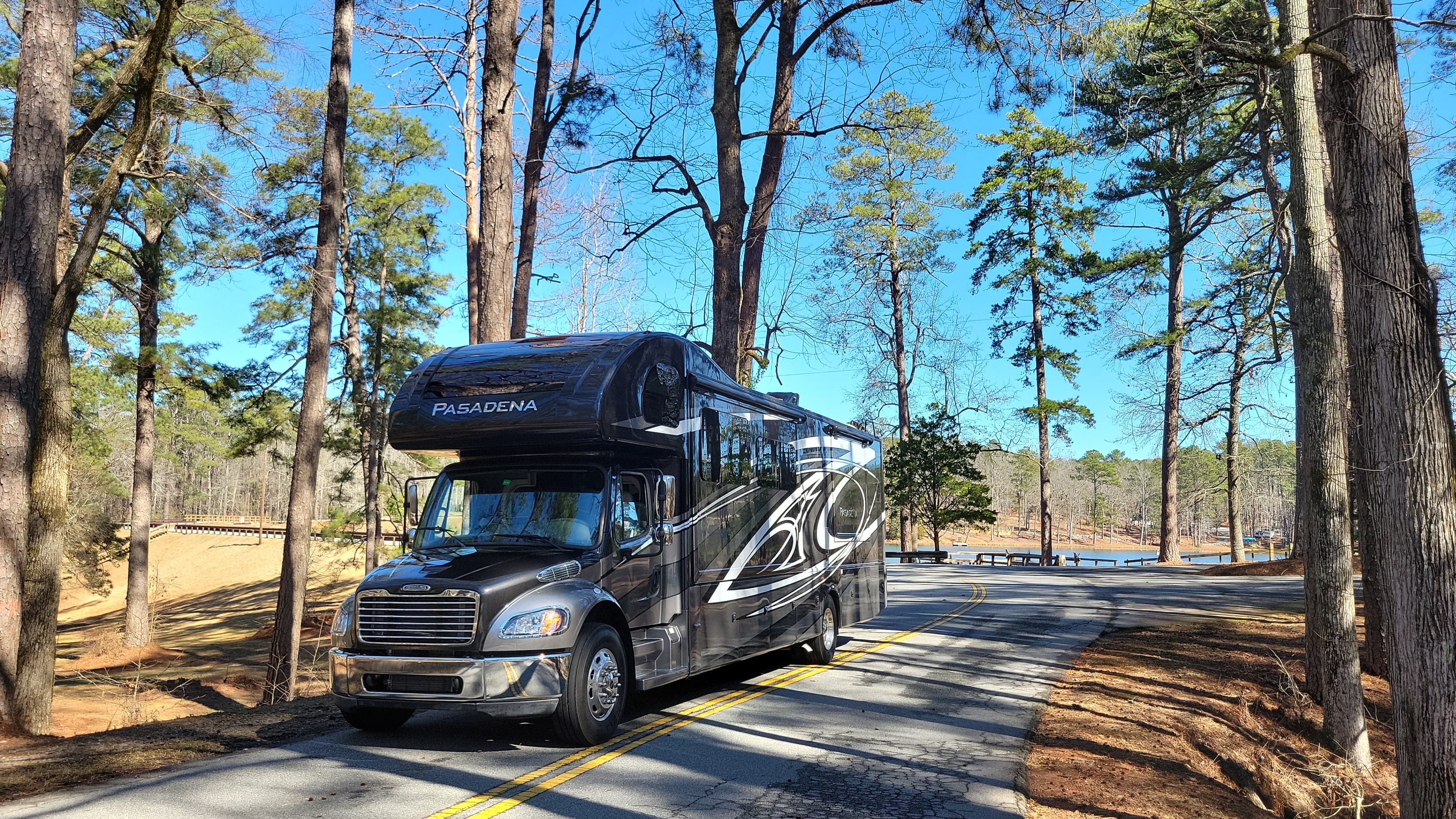 2023 Thor Motor Coach PASADENA 38DA in aventura FL