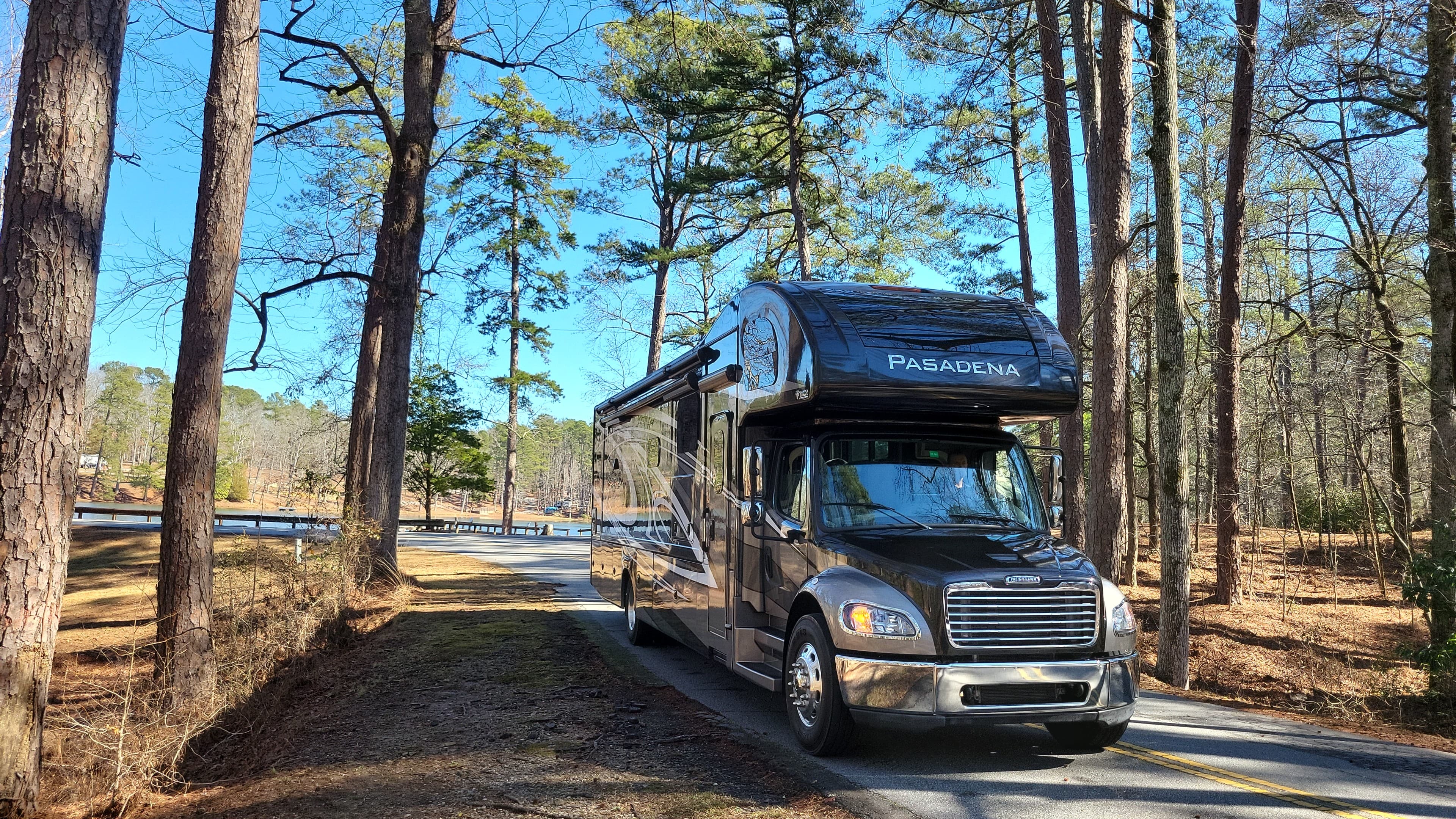 2023 Thor Motor Coach PASADENA 38DA RV