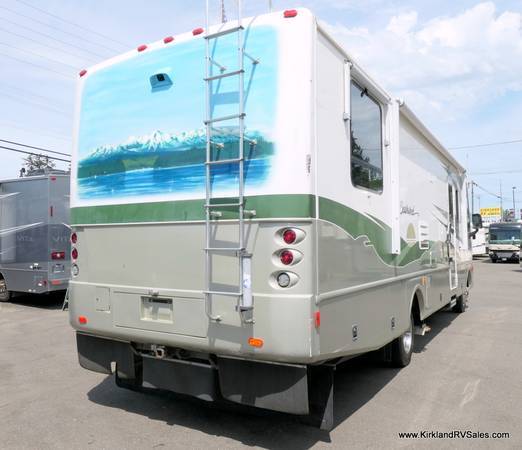2002 Fleetwood SOUTHWIND 32V in everett WA