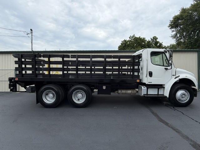 2005 FREIGHTLINER BUSINESS CLASS M2 106 in Springfield, MO
