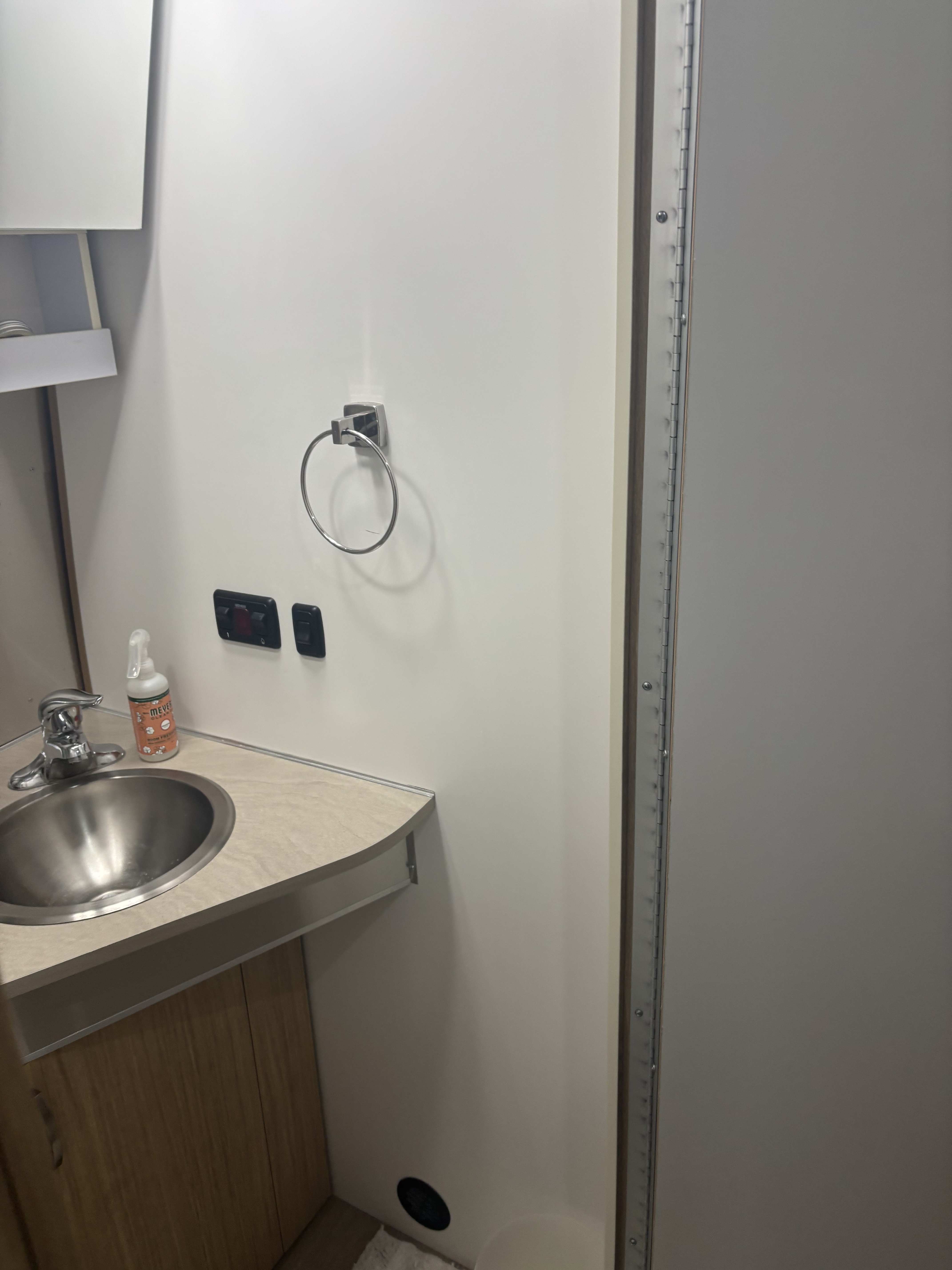 2018 Airstream FLYING CLOUD 25FB TWIN in cloverdale CA