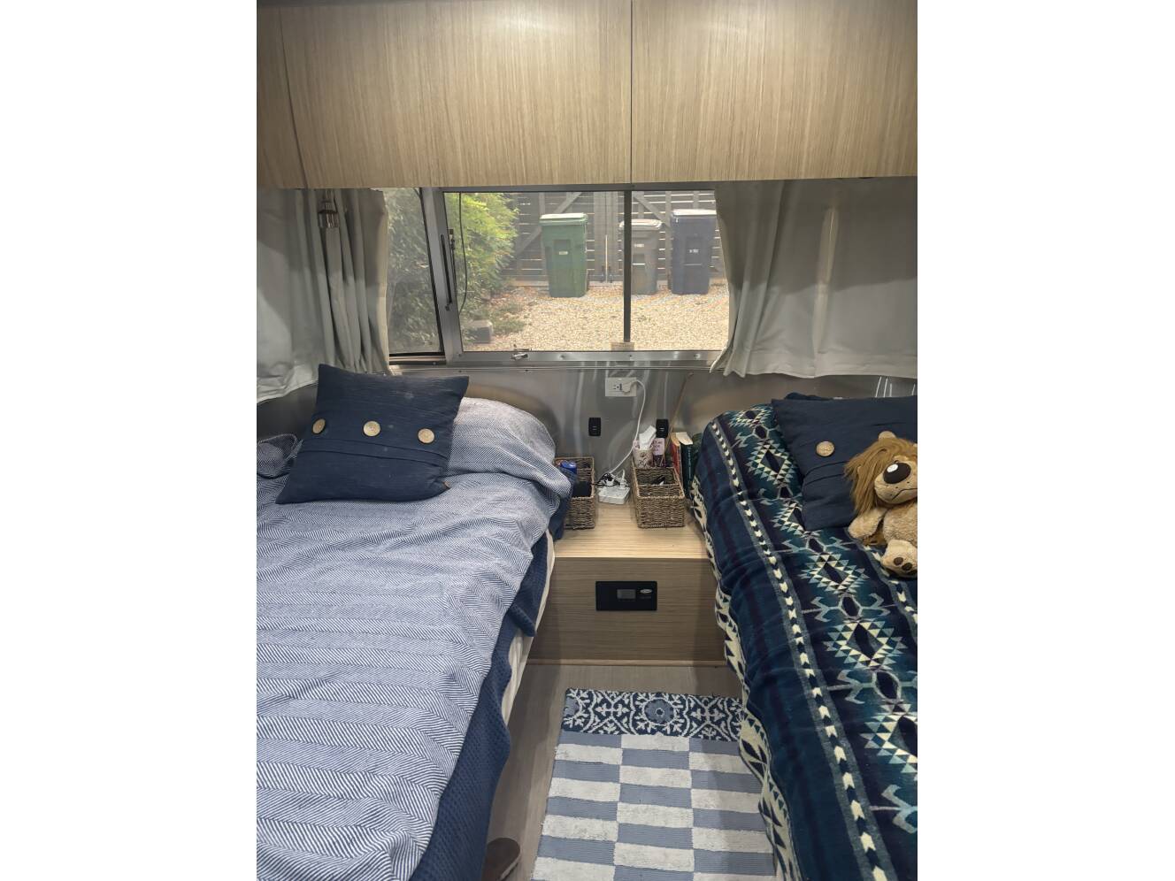 A photo of this 2018 Airstream FLYING CLOUD 25FB TWIN