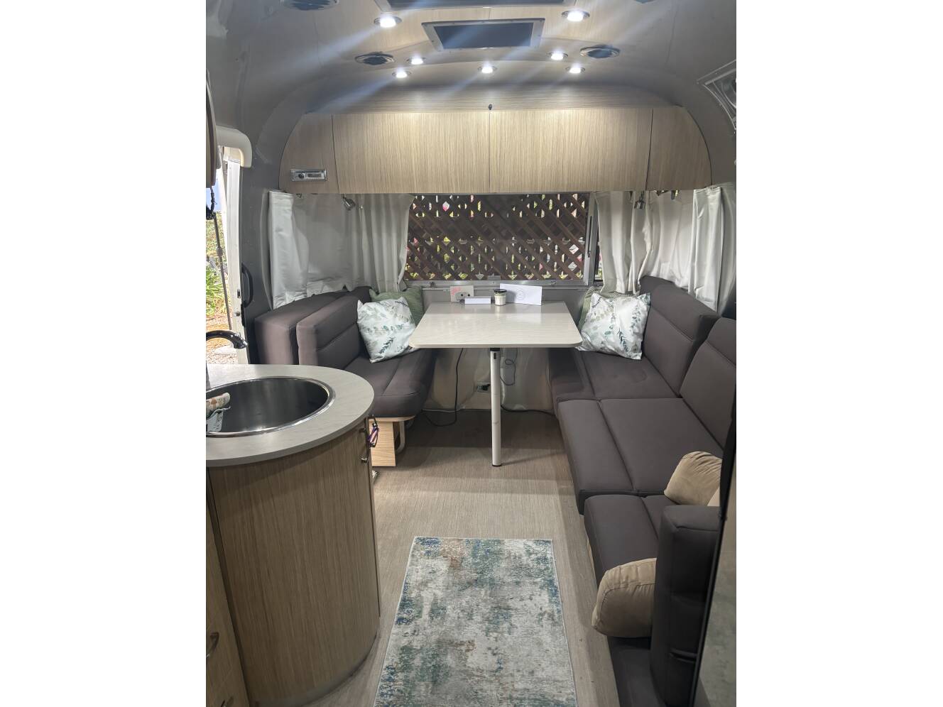 A photo of this 2018 Airstream FLYING CLOUD 25FB TWIN