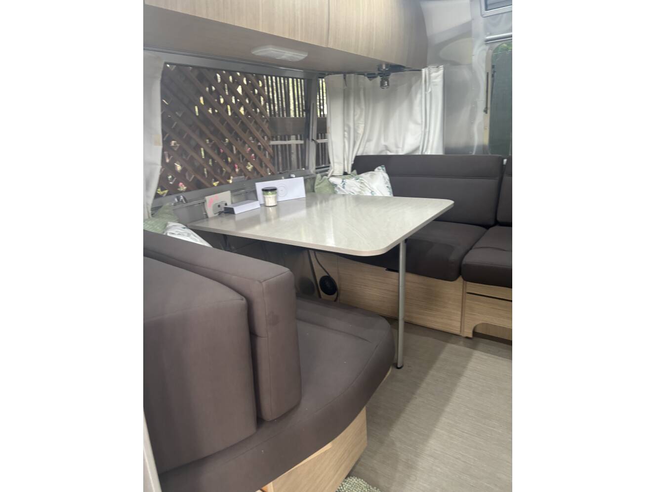 A photo of this 2018 Airstream FLYING CLOUD 25FB TWIN
